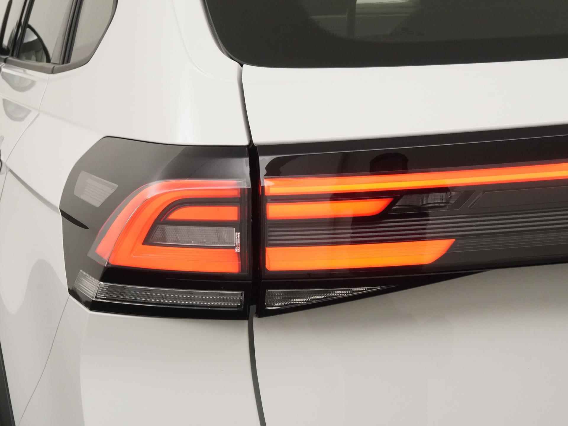 Volkswagen Taigo 1.5 TSI R-Line | Camera | Trekhaak | IQ.LIGHT | Carplay |  Zondag Open! - 19/35