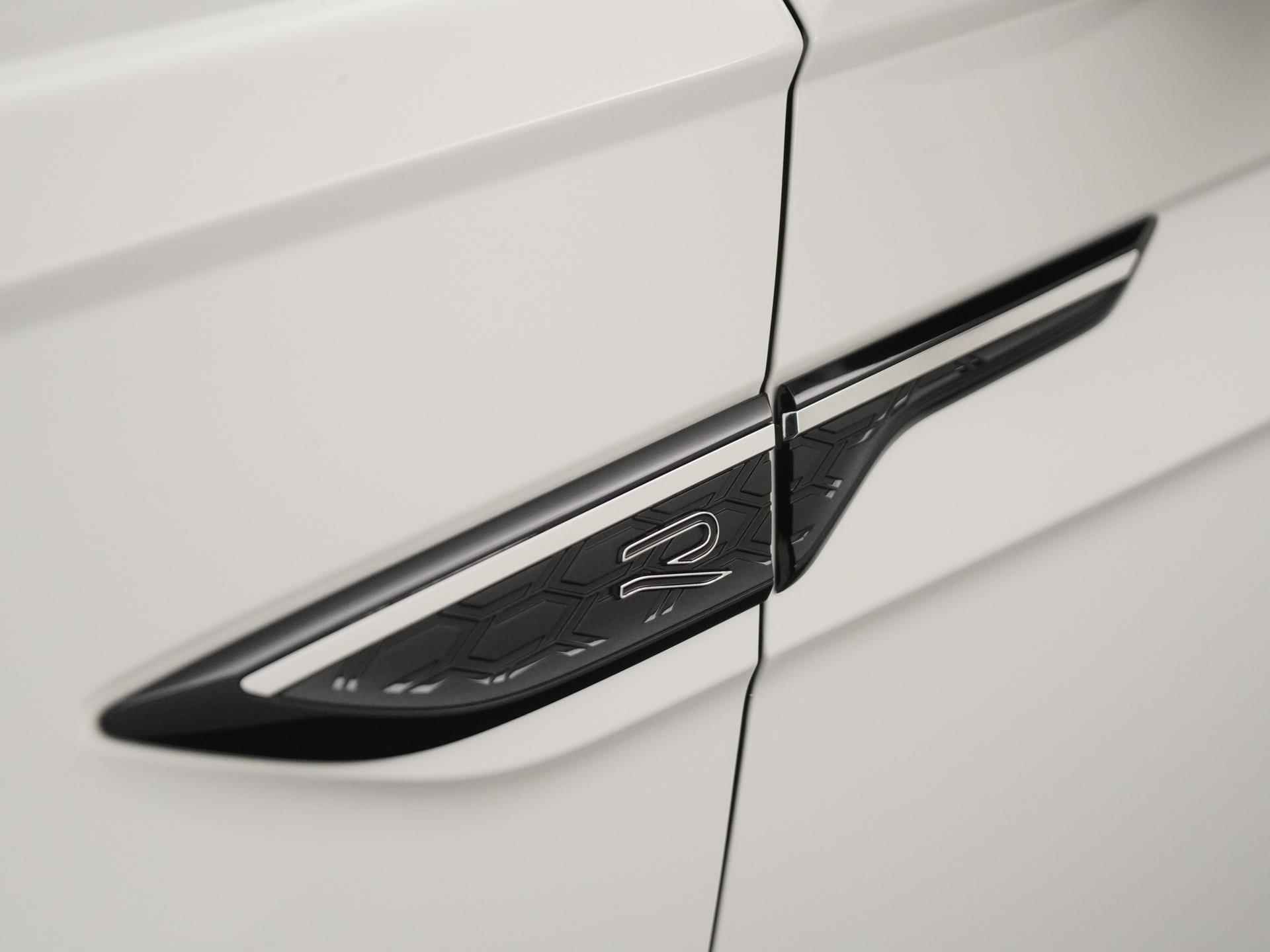 Volkswagen Taigo 1.5 TSI R-Line | Camera | Trekhaak | IQ.LIGHT | Carplay |  Zondag Open! - 20/35
