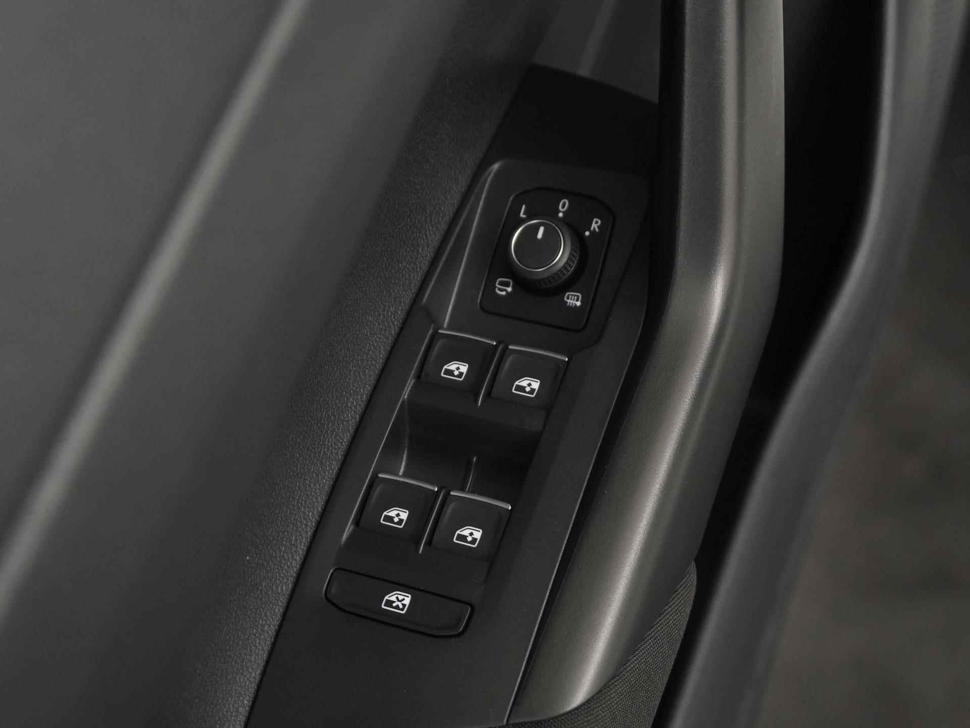Volkswagen Taigo 1.5 TSI R-Line | Camera | Trekhaak | IQ.LIGHT | Carplay |  Zondag Open! - 31/35