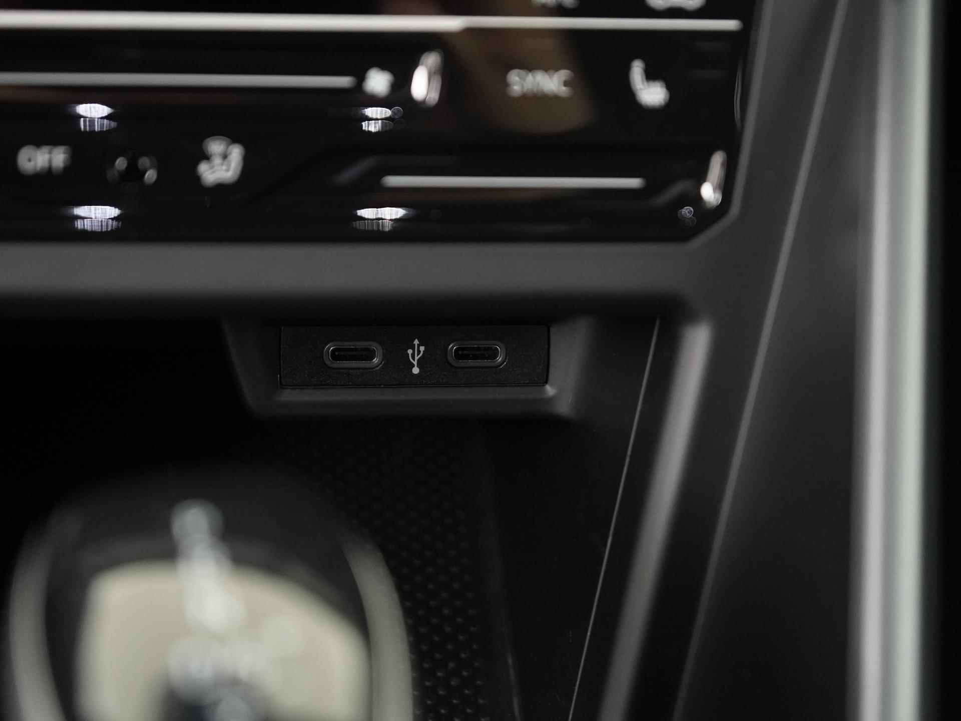 Volkswagen Taigo 1.5 TSI R-Line | Camera | Trekhaak | IQ.LIGHT | Carplay |  Zondag Open! - 32/35