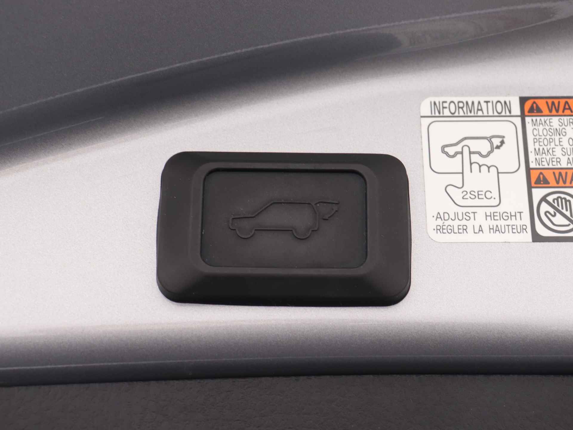 Toyota RAV4 2.5 Hybrid Black Edition Limited | Parkeersensoren voor & achter | Achteruitrijcamera | Navigatie | - 38/40