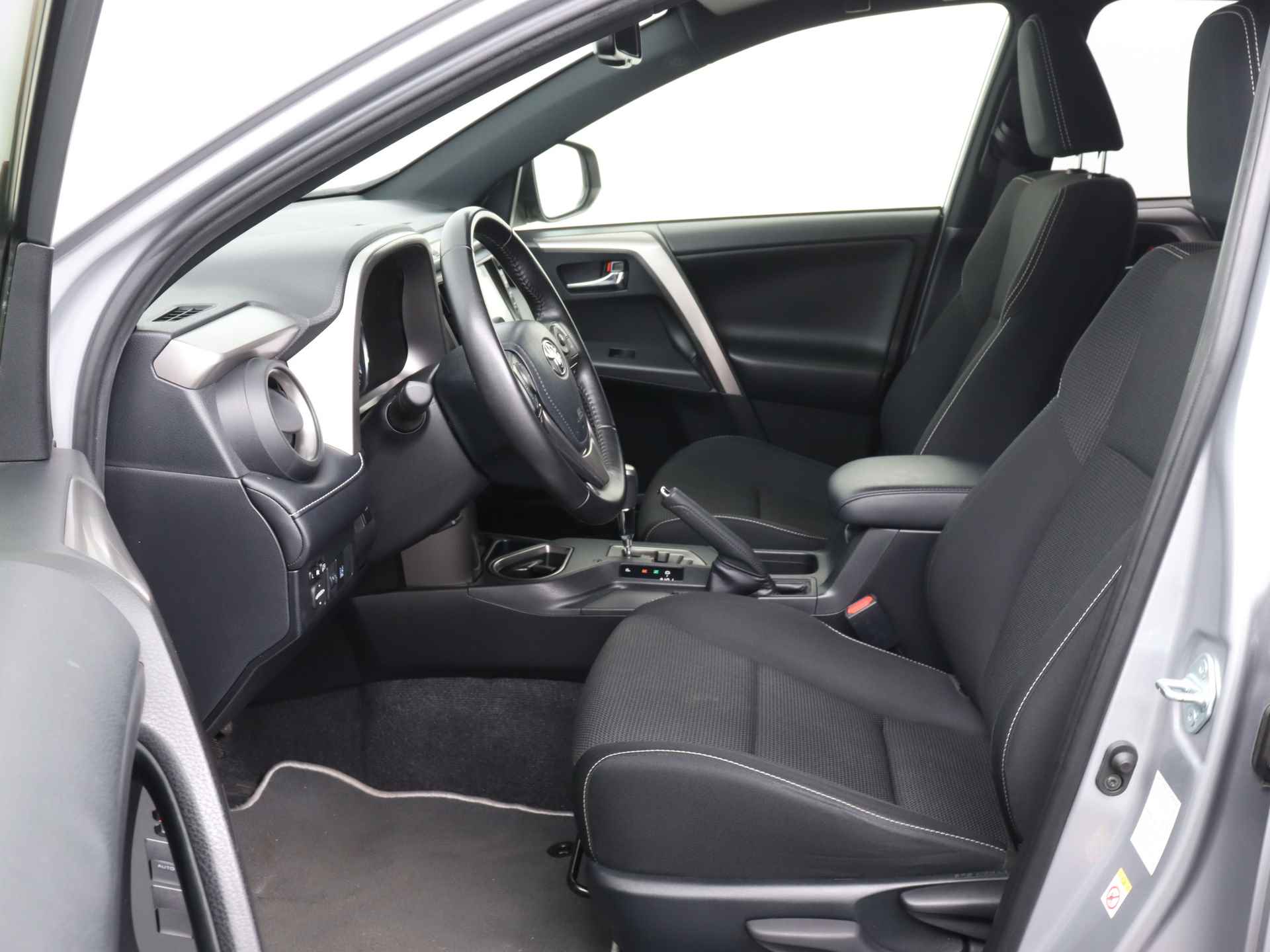 Toyota RAV4 2.5 Hybrid Black Edition Limited | Parkeersensoren voor & achter | Achteruitrijcamera | Navigatie | - 16/40