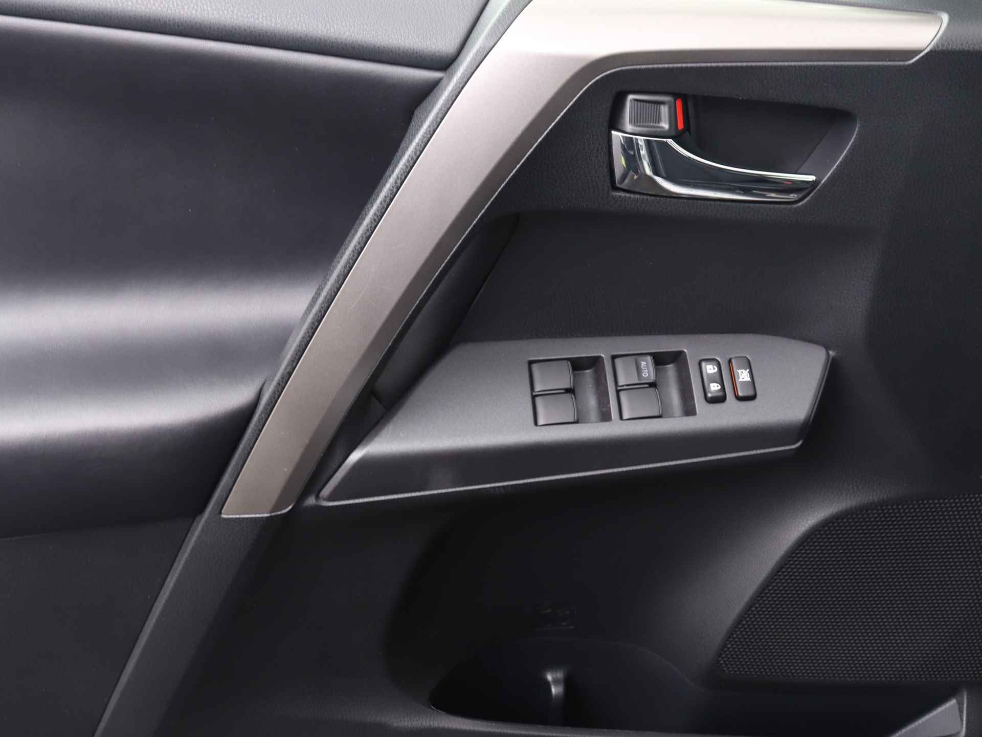 Toyota RAV4 2.5 Hybrid Black Edition Limited | Parkeersensoren voor & achter | Achteruitrijcamera | Navigatie | - 28/40