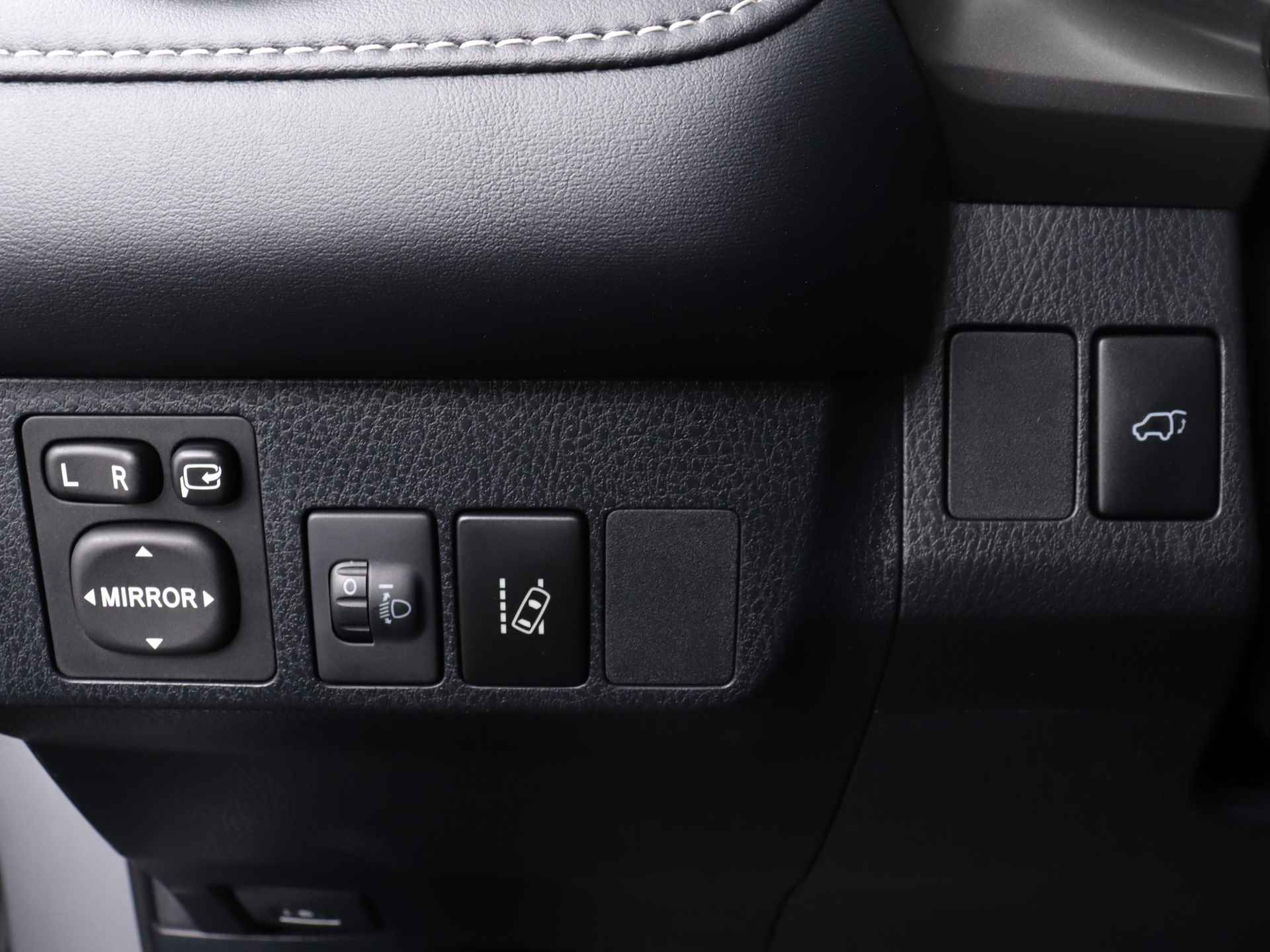Toyota RAV4 2.5 Hybrid Black Edition Limited | Parkeersensoren voor & achter | Achteruitrijcamera | Navigatie | - 29/40