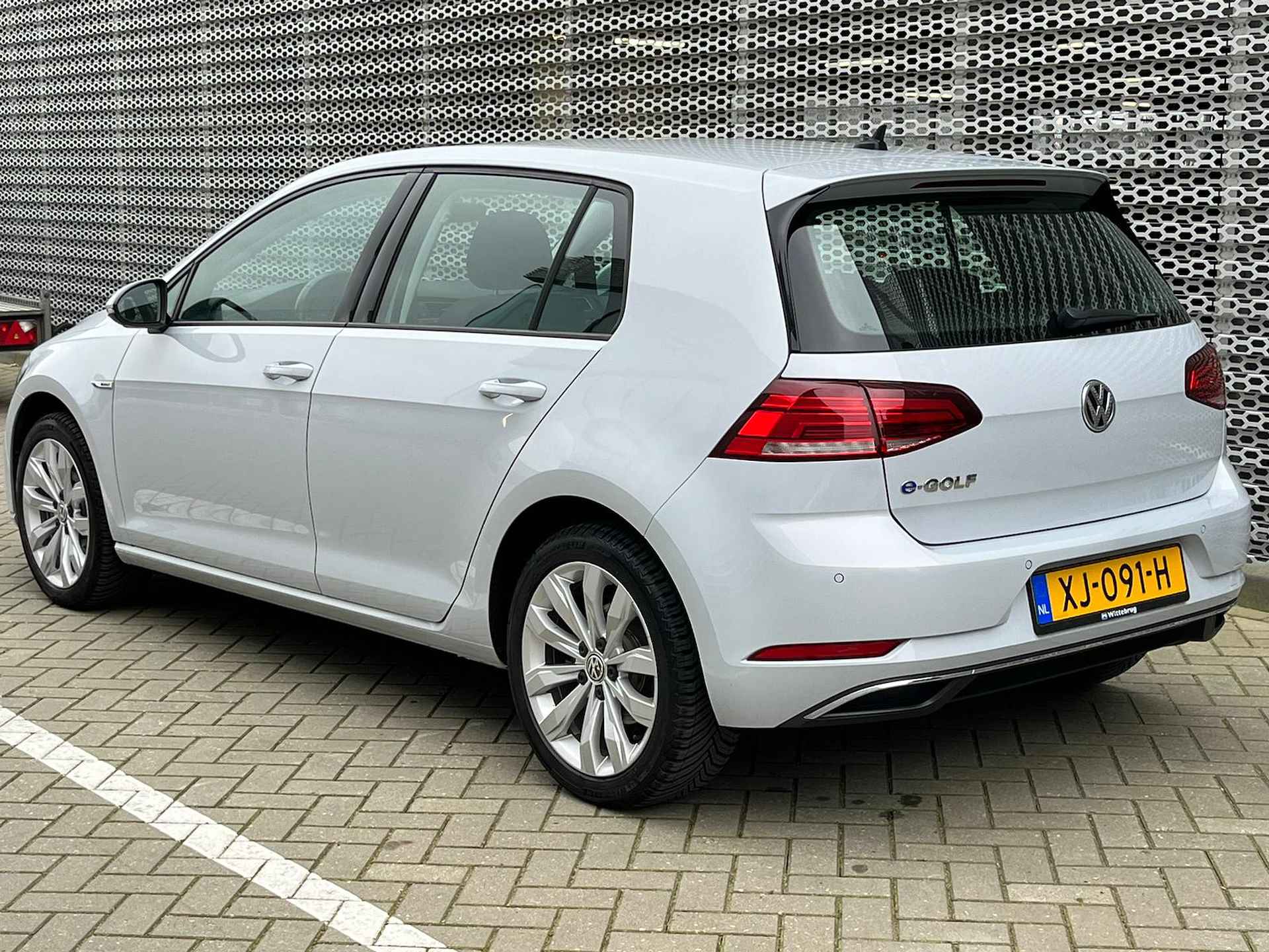 Volkswagen e-Golf ** - 6/28