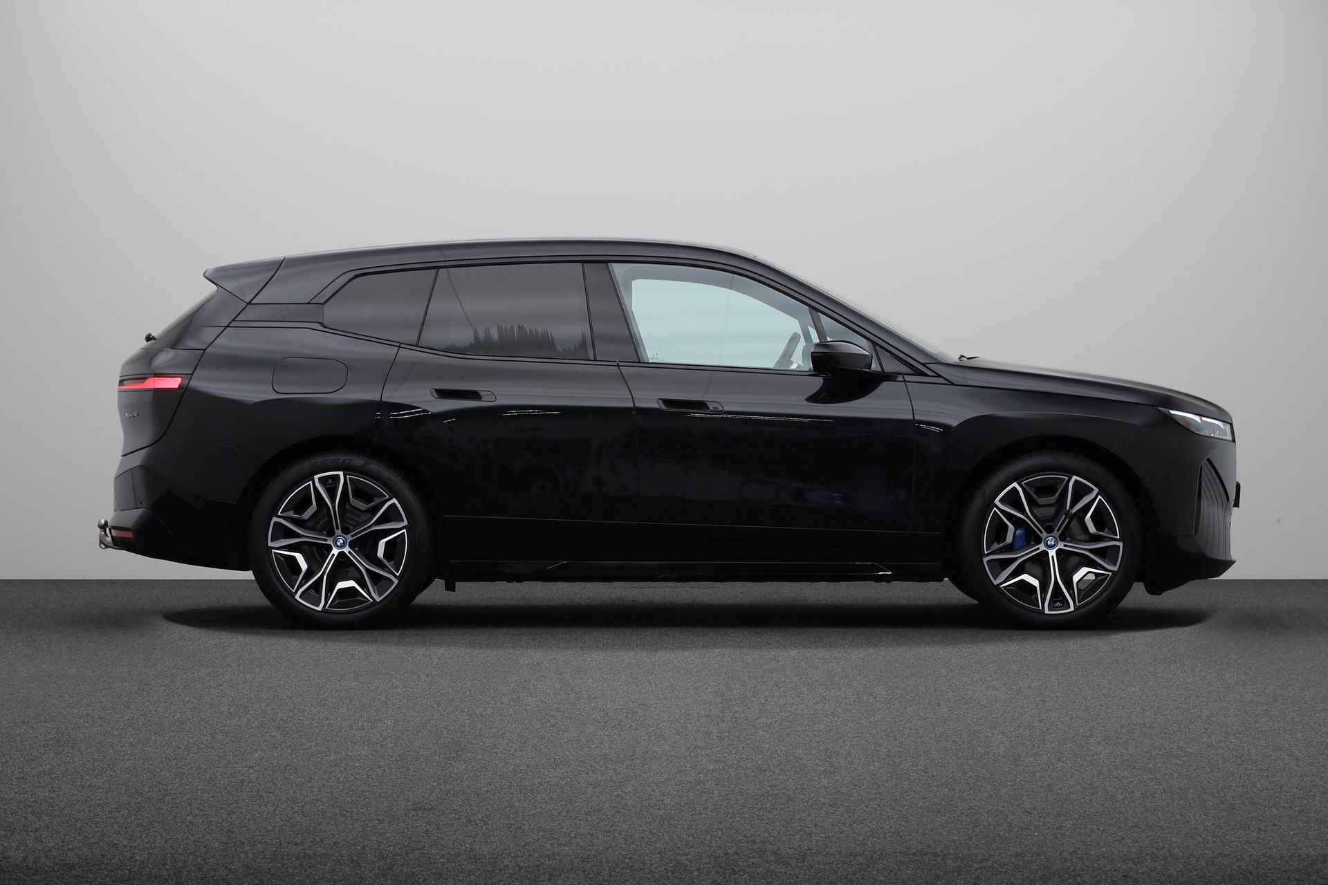 BMW iX xDrive40 Business Edition Plus 77 kWh | Laserlight | Comfort Access | Driving Assistant Professional | Panoramadak | Harman Kardon | Parking Assistant Professional | Stoelventilatie voor beide voorstoelen | Trekhaak elektrisch we - 10/28