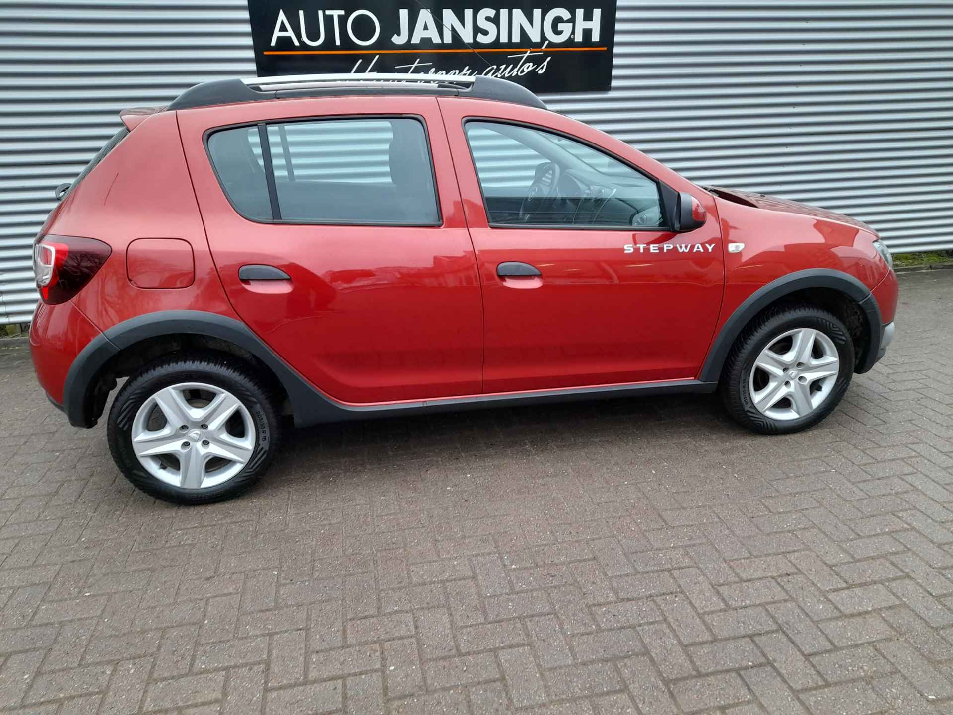 Dacia Sandero 0.9 TCe Stepway Lauréate | Airco | Cruise control | Trekhaak | Ndl auto | Navigatie | PDC achter | RIJKLAARPRIJS INCL 12 MAANDEN GARANTIE EN BEURT - 6/25