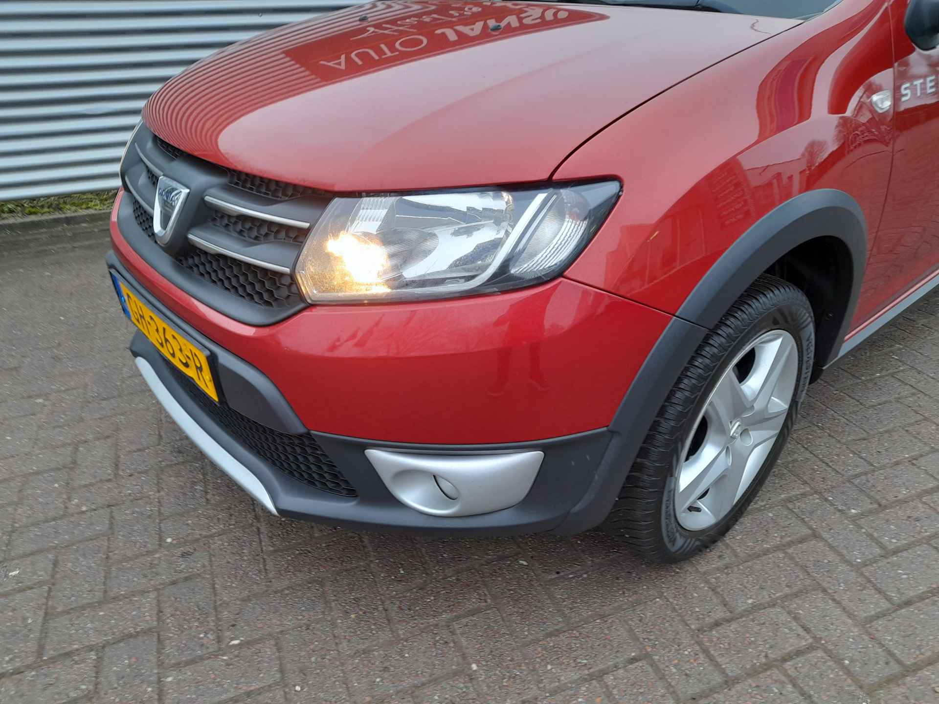 Dacia Sandero 0.9 TCe Stepway Lauréate | Airco | Cruise control | Trekhaak | Ndl auto | Navigatie | PDC achter | RIJKLAARPRIJS INCL 12 MAANDEN GARANTIE EN BEURT - 12/25