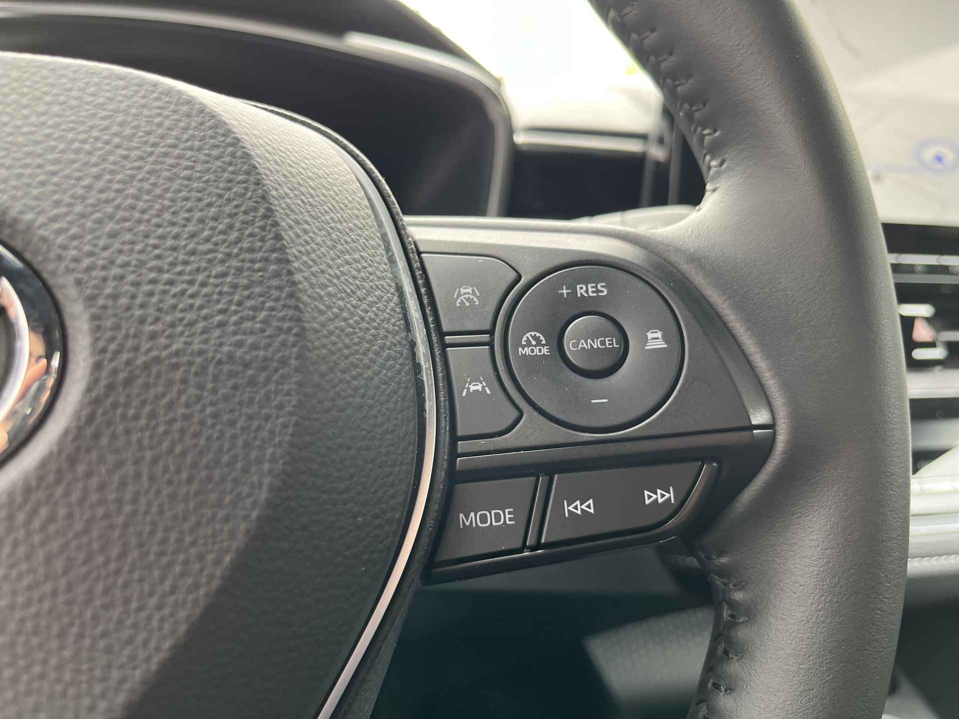 Toyota Corolla Touring Sports 1.8 Hybrid Active | All-in prijs | Navigatiesysteem | AppleCarplay/AndroidAuto | Camera | - 18/34
