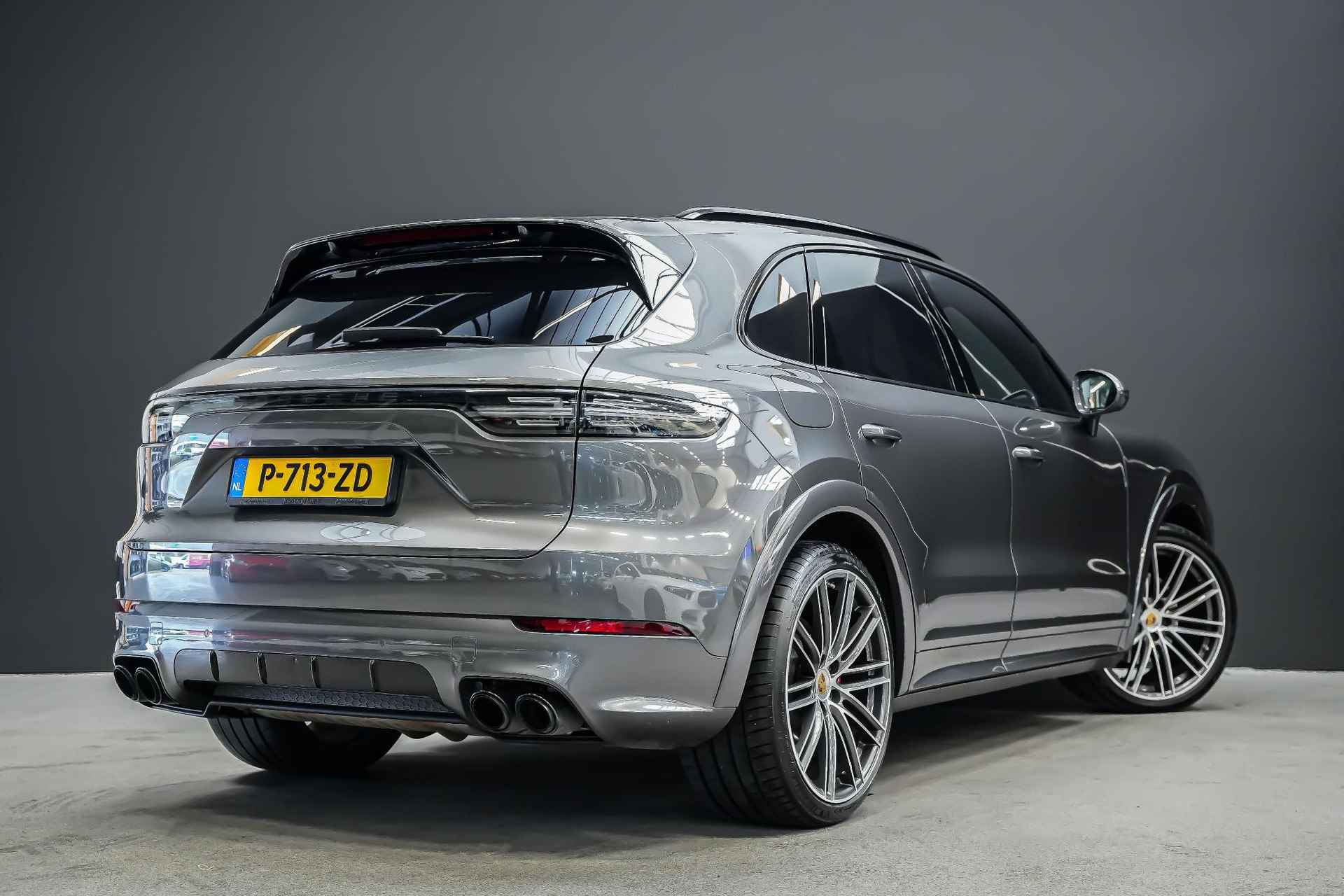 Porsche Cayenne 3.0 462 pk E-Hybrid |FULL OPTION|sport design pakket|softclose|22 inch Turbo|PDLS koplampen|meesturende achteras|18 voudige sportstoelen|luchtvering|sportchrono|stoelventilatie|keyless|panoramadak|blind spot|360 camera|HUD| - 2/48