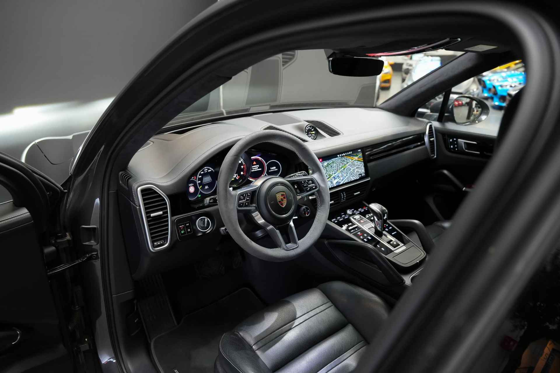 Porsche Cayenne 3.0 462 pk E-Hybrid |FULL OPTION|sport design pakket|softclose|22 inch Turbo|PDLS koplampen|meesturende achteras|18 voudige sportstoelen|luchtvering|sportchrono|stoelventilatie|keyless|panoramadak|blind spot|360 camera|HUD| - 5/48