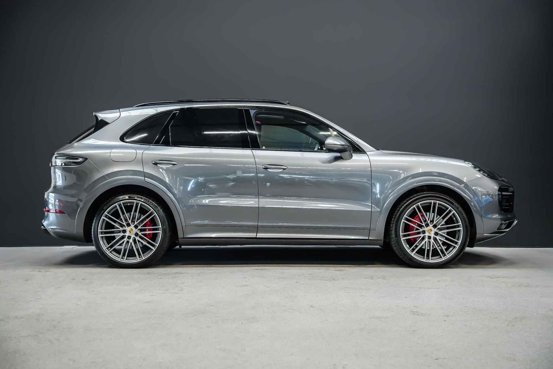 Porsche Cayenne 3.0 462 pk E-Hybrid |FULL OPTION|sport design pakket|softclose|22 inch Turbo|PDLS koplampen|meesturende achteras|18 voudige sportstoelen|luchtvering|sportchrono|stoelventilatie|keyless|panoramadak|blind spot|360 camera|HUD| - 7/48