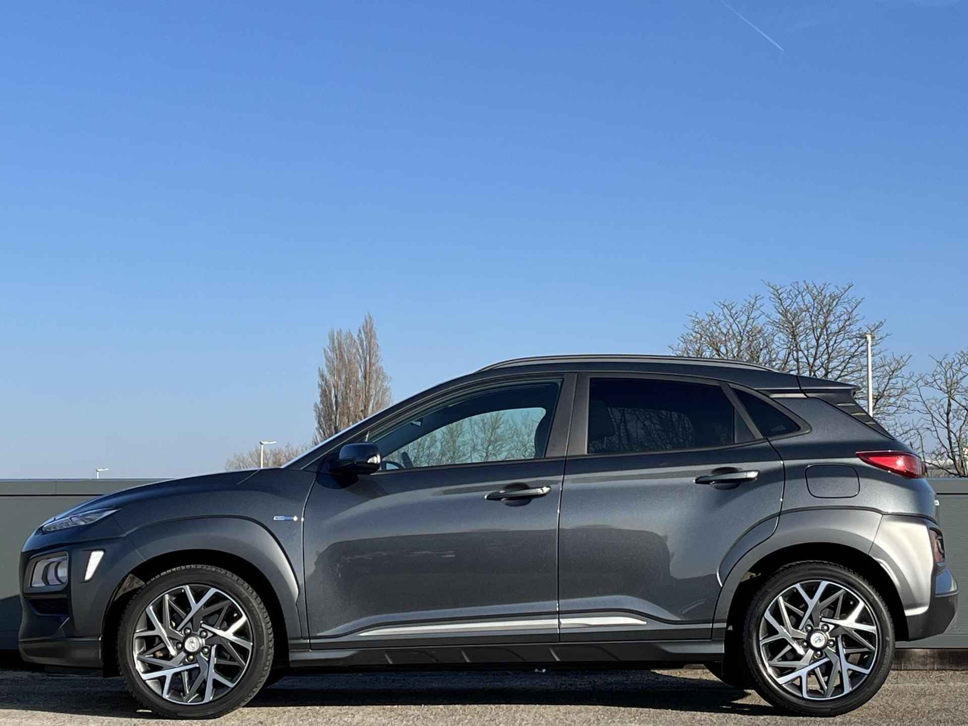 Hyundai Kona 1.6 GDI HEV Fashion | Hybride aandrijving | Navigatie met touchscreen | 18'' Bi-color lmv | Camera | Stoel & stuurverwarming | - 3/50