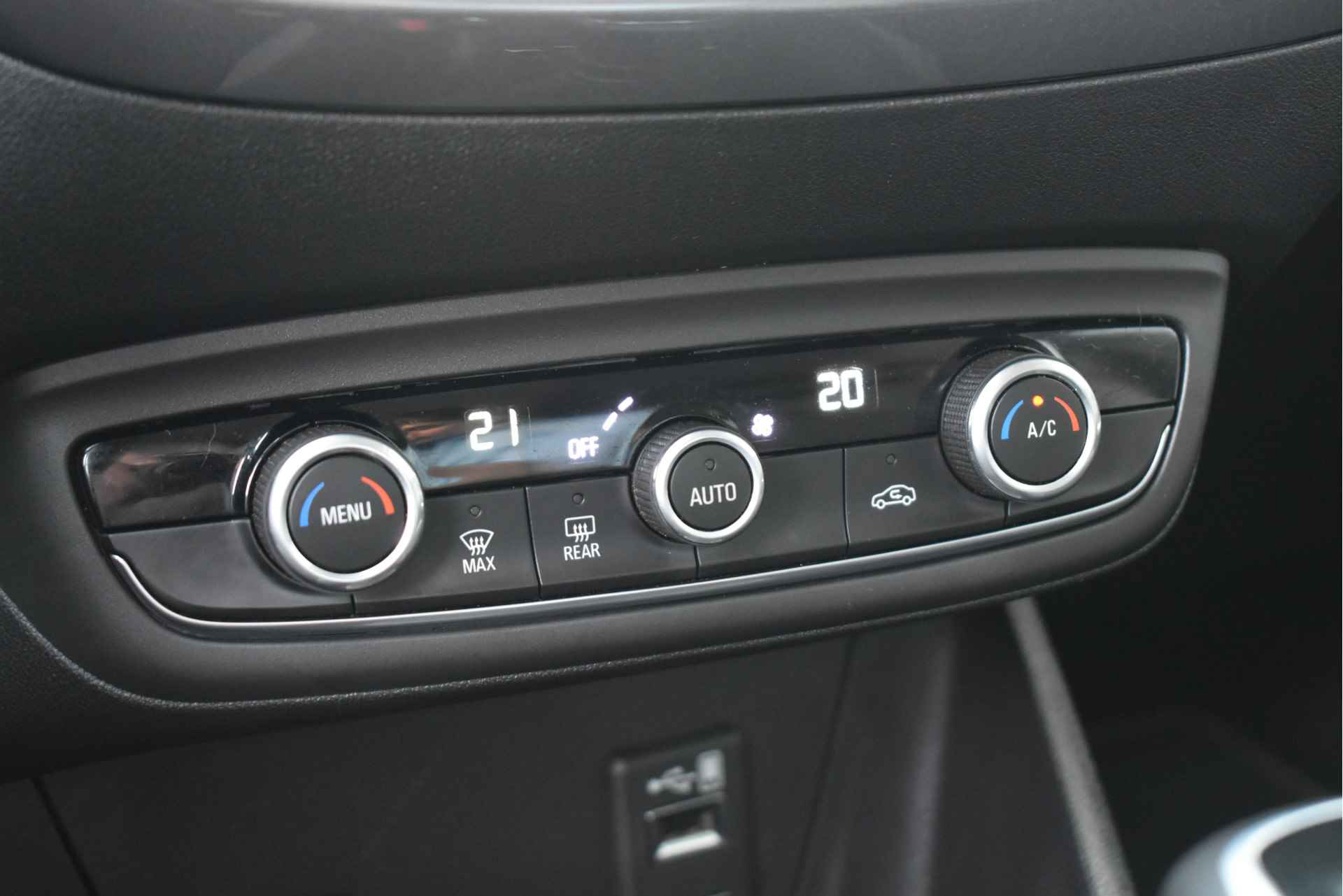 Opel Crossland X 1.2 Turbo Innovation 110pk | Navigatie | AGR Comfortstoelen | Dealeronderhouden | Climate Control | Parkeersensoren | 16" LMV !! - 19/39