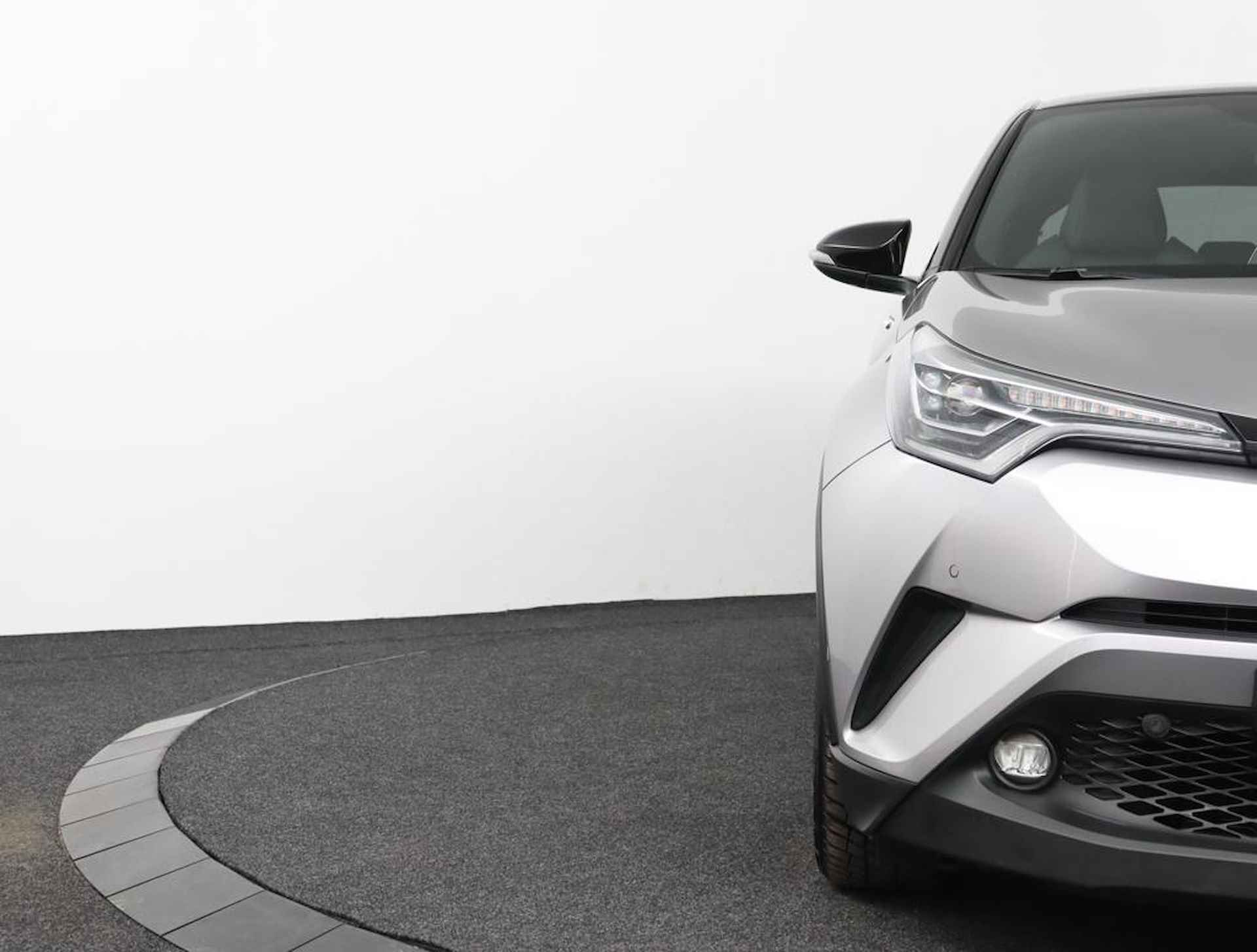 Toyota C-HR 1.8 Hybrid Bi-Tone | Lederen bekleding | Adaptieve cruise control | Stoelverwarming | Stuurverwarming | - 35/78