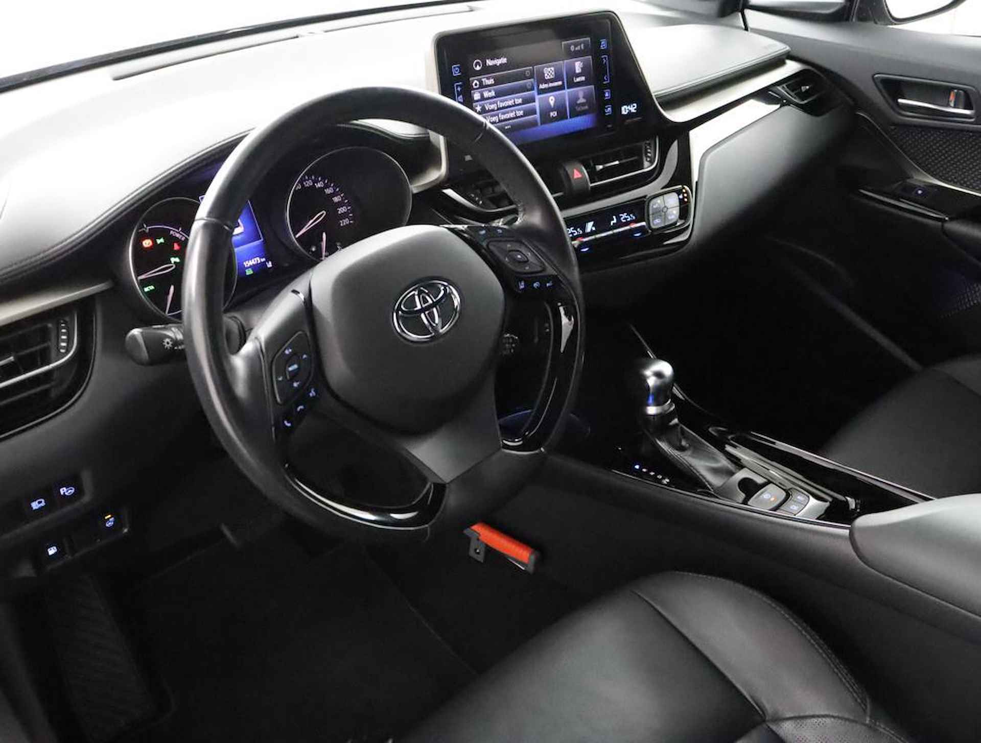 Toyota C-HR 1.8 Hybrid Bi-Tone | Lederen bekleding | Adaptieve cruise control | Stoelverwarming | Stuurverwarming | - 70/78