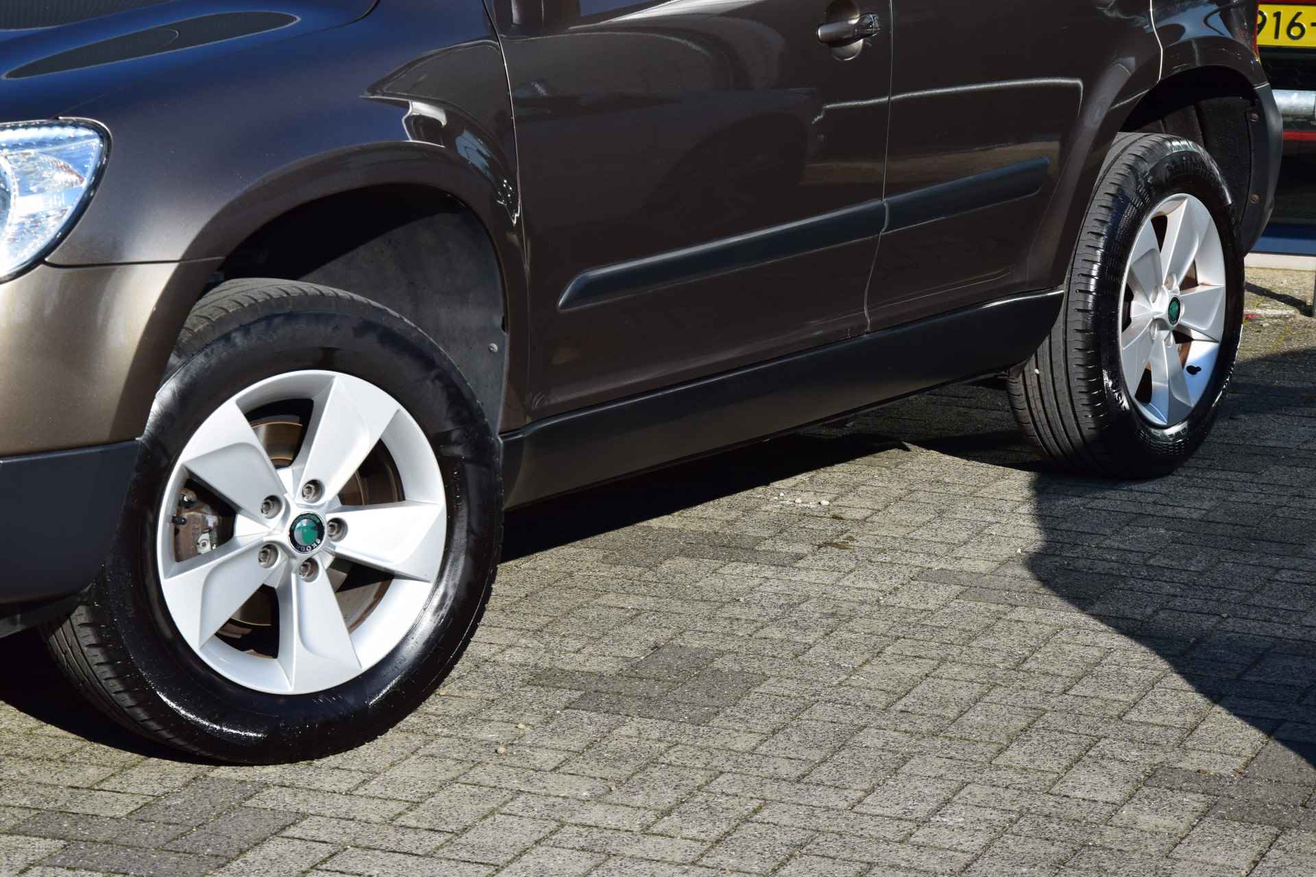 Škoda Yeti 1.2 TSI Comfort DSG Automaat | Org. NL | BOVAG Garantie | Trekhaak | Cruise Control | Airconditioning | 16'' Velgen | Parkeersensoren Achter | - 16/34