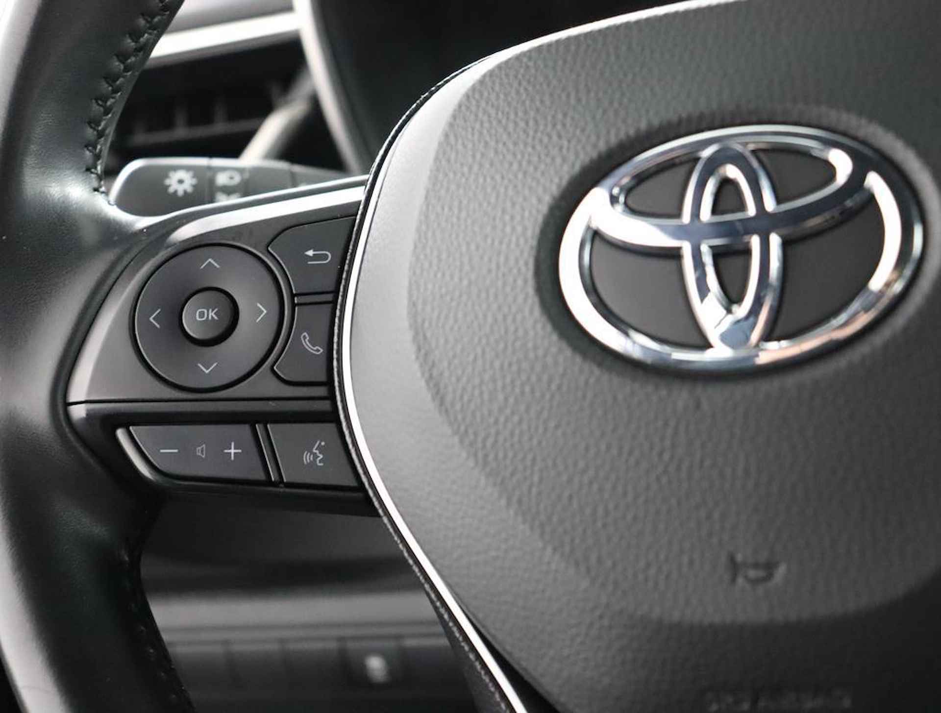 Toyota Corolla Touring Sports 1.8 Hybrid Active | Navigatie | Climate Control | 10 Jaar Garantie! | - 19/49