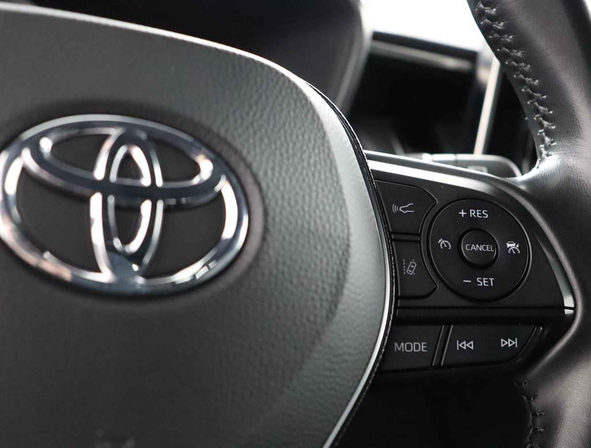 Toyota Corolla Touring Sports 1.8 Hybrid Active | Navigatie | Climate Control | 10 Jaar Garantie! | - 21/49
