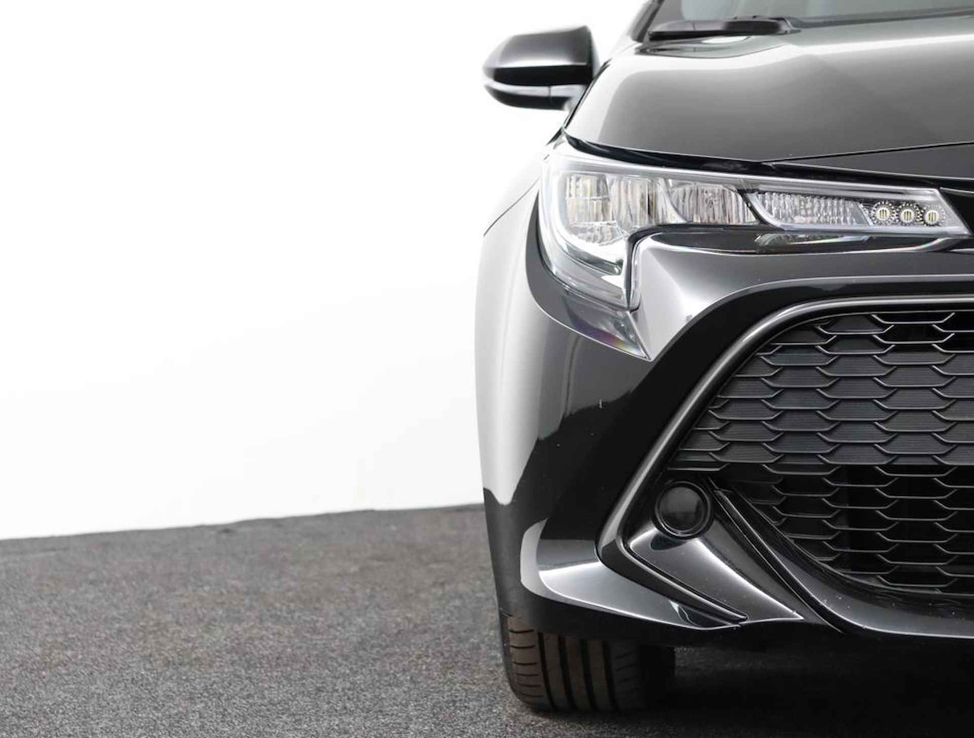 Toyota Corolla Touring Sports 1.8 Hybrid Active | Navigatie | Climate Control | 10 Jaar Garantie! | - 36/49