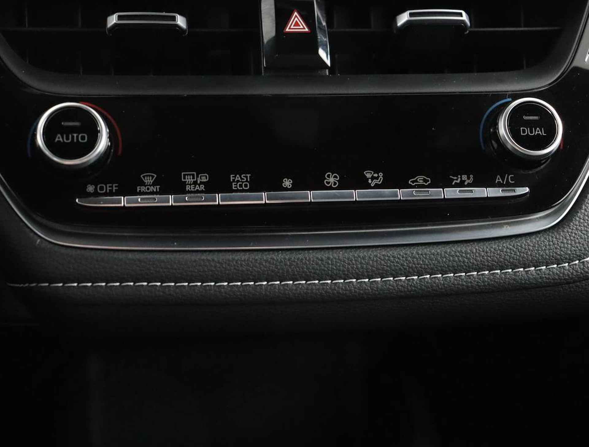 Toyota Corolla Touring Sports 1.8 Hybrid Active | Navigatie | Climate Control | 10 Jaar Garantie! | - 43/49