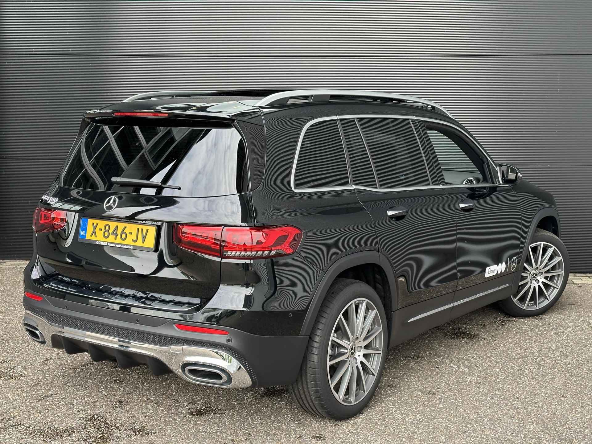 Mercedes-Benz GLB 180 AMG Line | Panoramadak | Multispaaks AMG Velgen | MULTIBEAM LED Koplampen | Verschuifbare Achterstoelen | Sierdelen Lindehout Zwart | Alarm | Sfeerverlichting | Stoelverwarming | Achteruitrijcamera | Showmodel SALE - 3/12