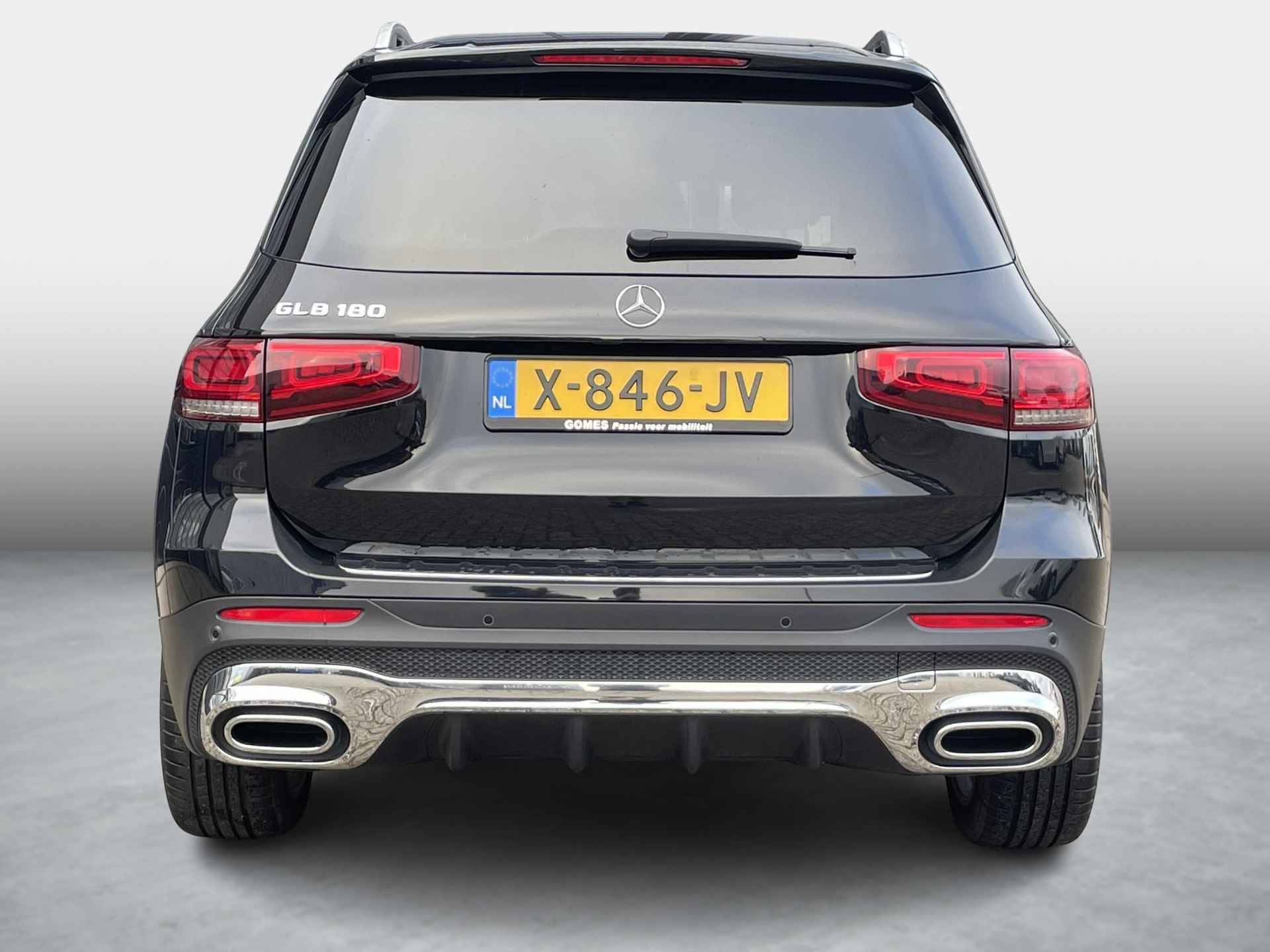 Mercedes-Benz GLB 180 AMG Line | Panoramadak | Multispaaks AMG Velgen | MULTIBEAM LED Koplampen | Verschuifbare Achterstoelen | Sierdelen Lindehout Zwart | Alarm | Sfeerverlichting | Stoelverwarming | Achteruitrijcamera | Showmodel SALE - 7/15