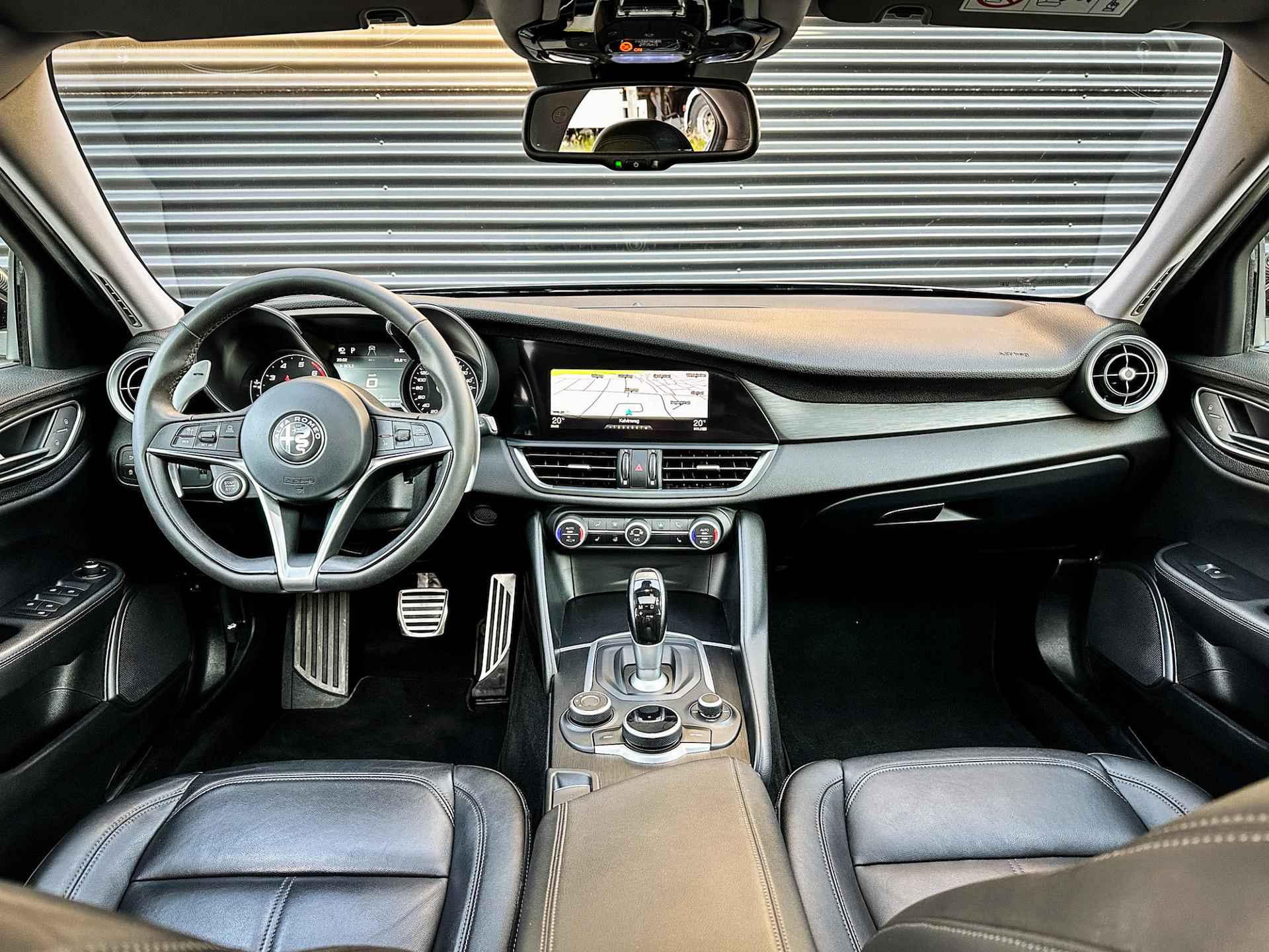 Alfa Romeo Giulia 2.0T Super | Panorama dak | Adaptive cruise | Nero Vulcano | Leder | Clima | Parkeersensoren met camera | - 13/62