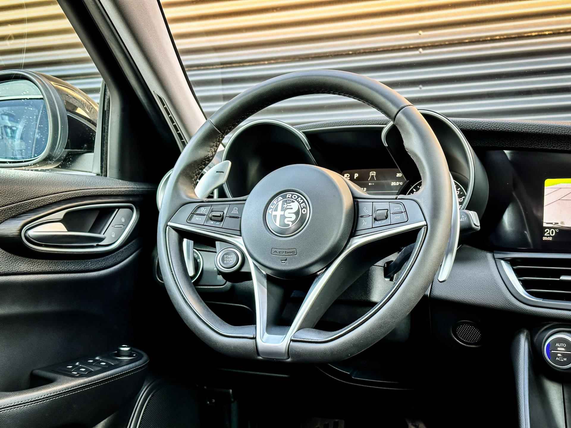 Alfa Romeo Giulia 2.0T Super | Panorama dak | Adaptive cruise | Nero Vulcano | Leder | Clima | Parkeersensoren met camera | - 14/62