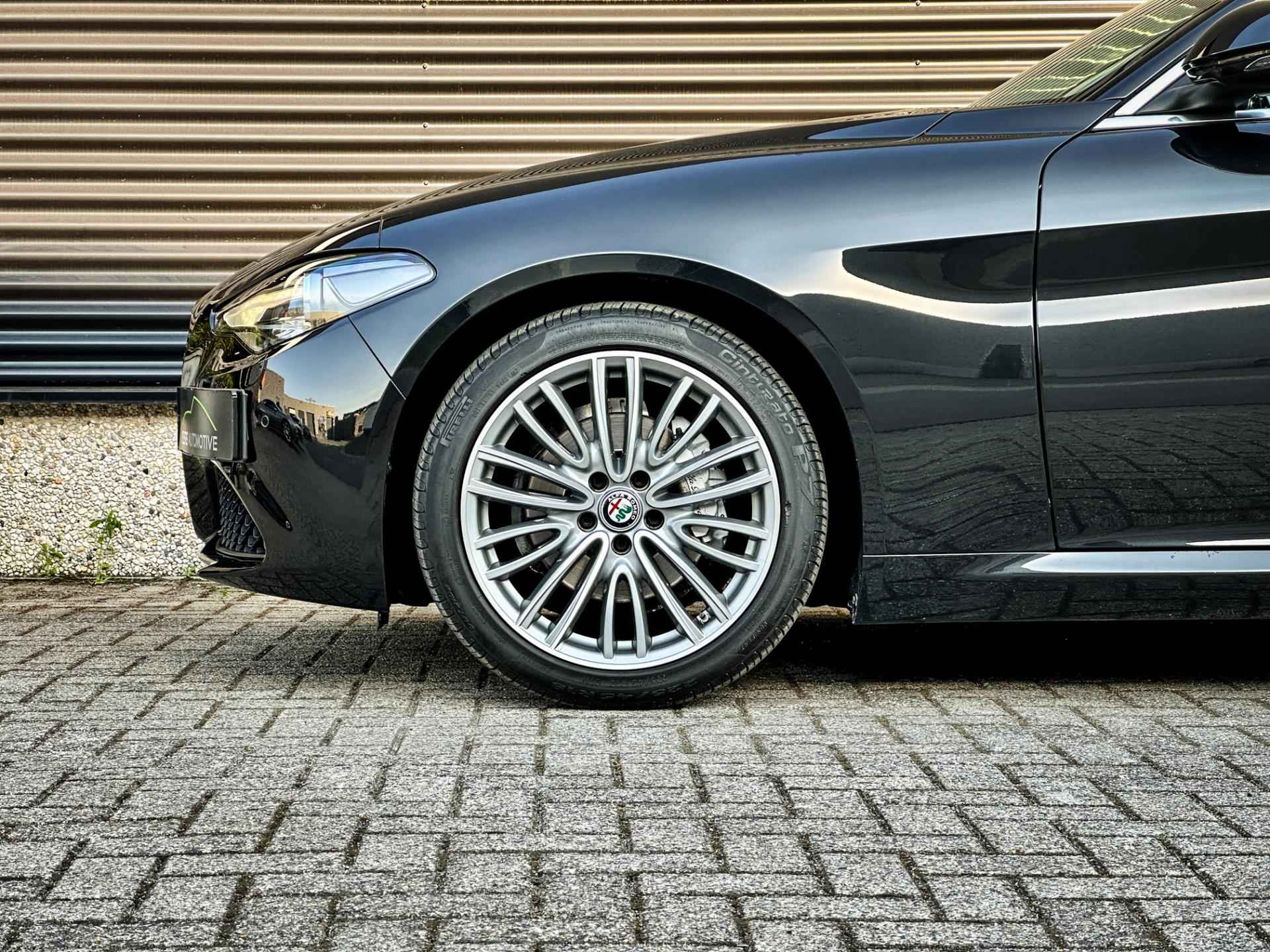 Alfa Romeo Giulia 2.0T Super | Panorama dak | Adaptive cruise | Nero Vulcano | Leder | Clima | Parkeersensoren met camera | - 21/62