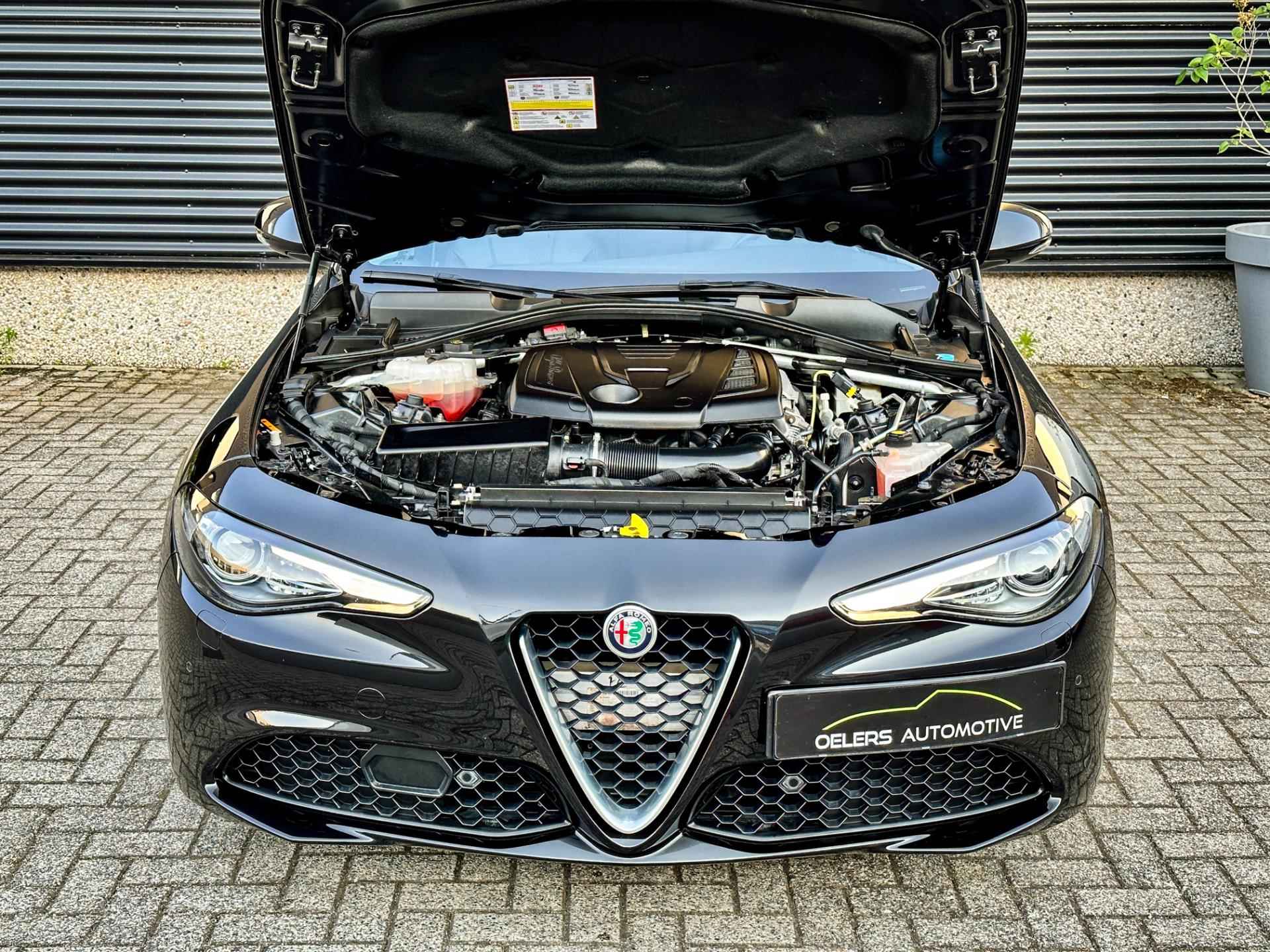 Alfa Romeo Giulia 2.0T Super | Panorama dak | Adaptive cruise | Nero Vulcano | Leder | Clima | Parkeersensoren met camera | - 61/62