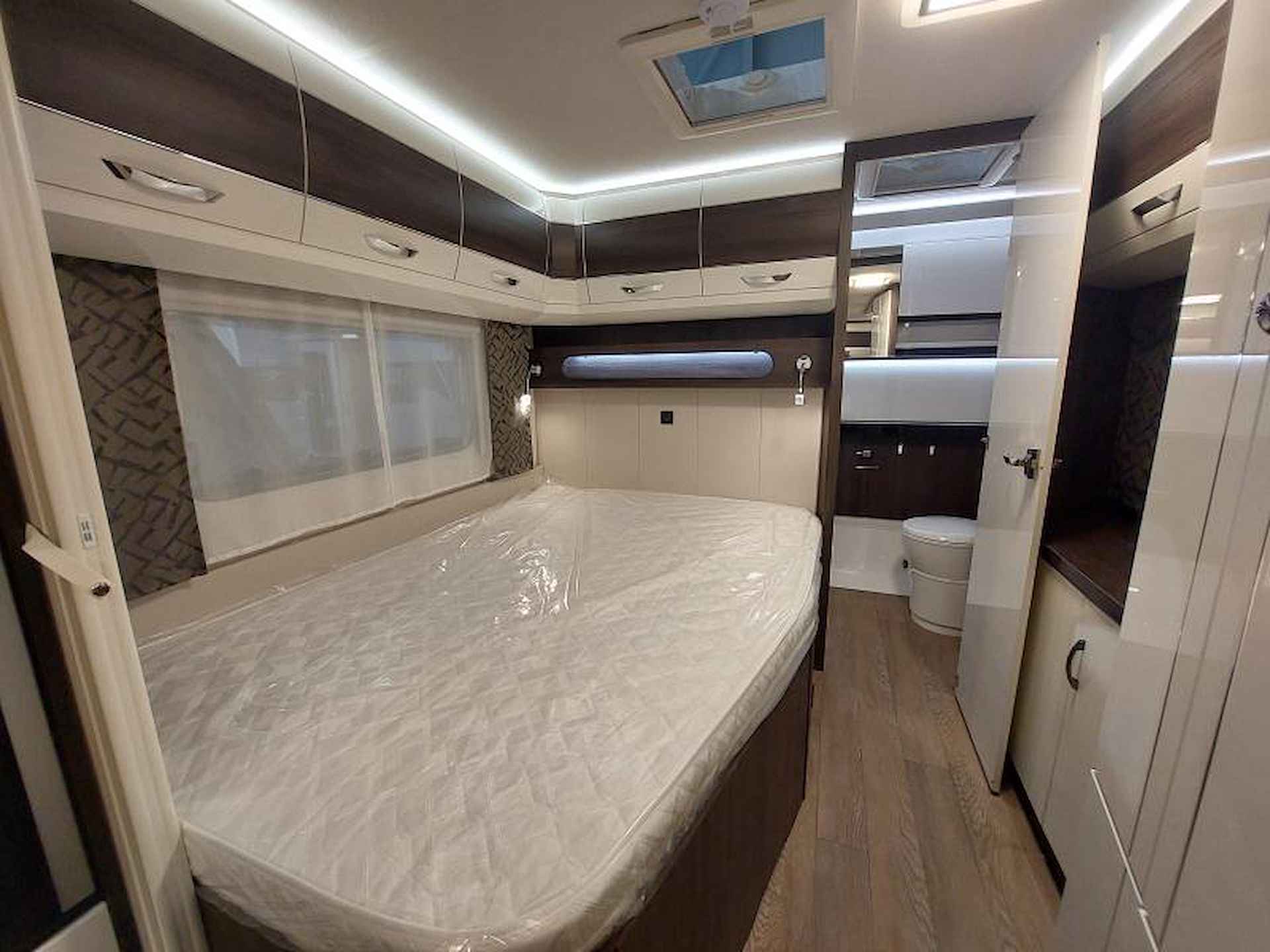 Hobby Prestige 560 WFU 2025 Fransbed/Badkamer - 15/20