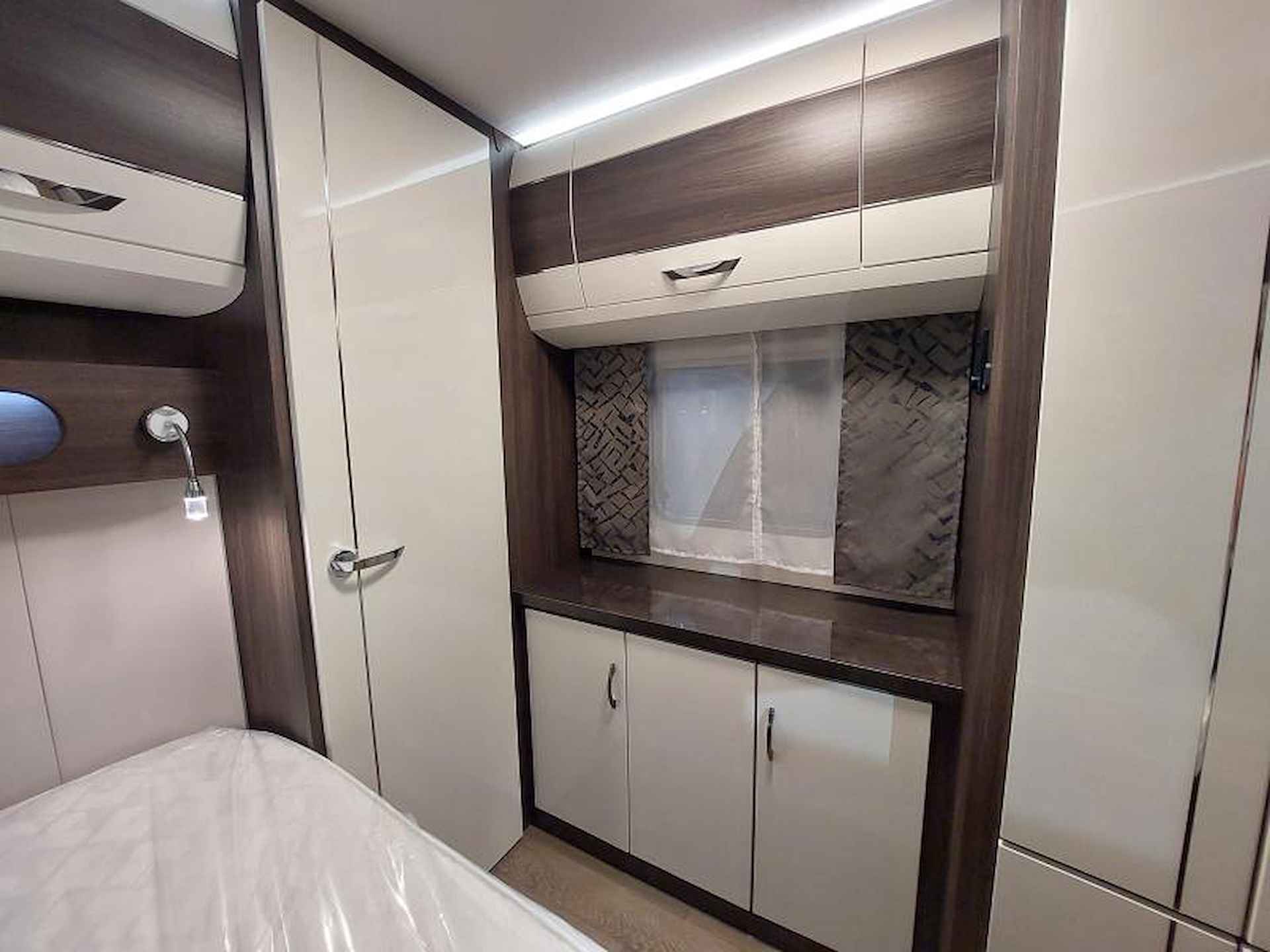 Hobby Prestige 560 WFU 2025 Fransbed/Badkamer - 16/20