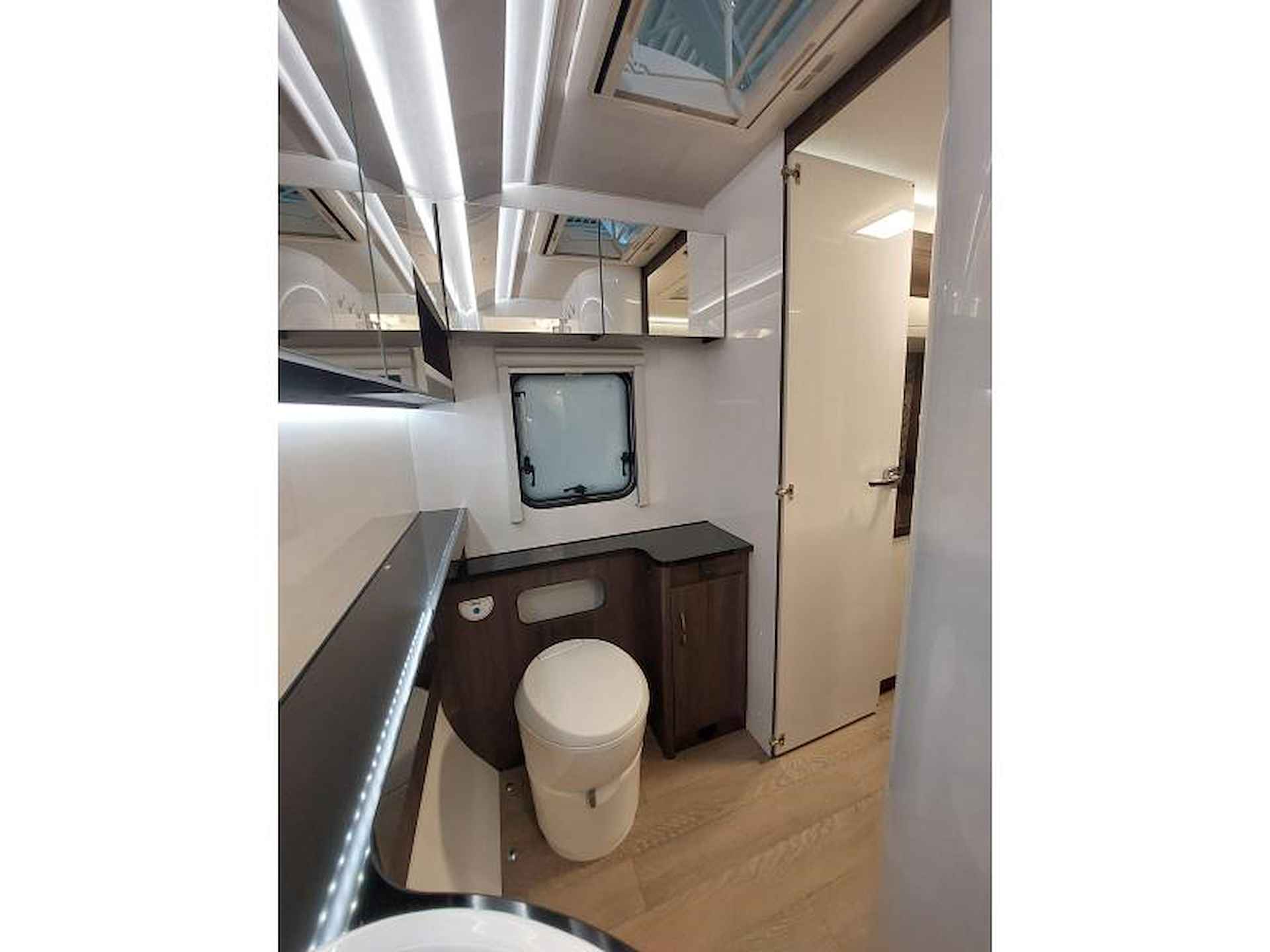 Hobby Prestige 560 WFU 2025 Fransbed/Badkamer - 19/20