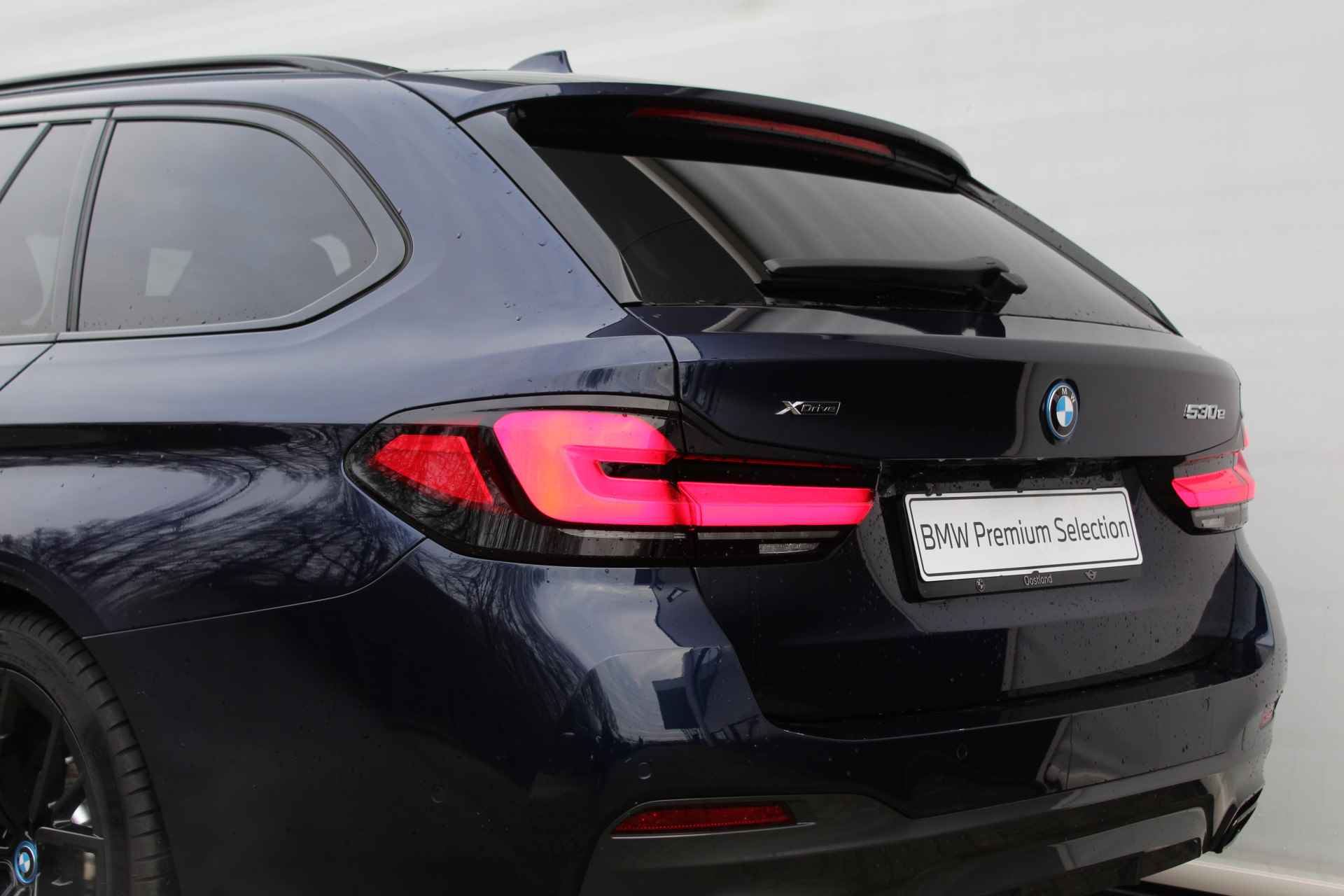 BMW 5 Serie Touring 530e xDrive High Executive M Sport Automaat / Panoramadak / Trekhaak / Sportstoelen / Laserlight / Active Steering / Gesture Control / Driving Assistant Professional - 14/35