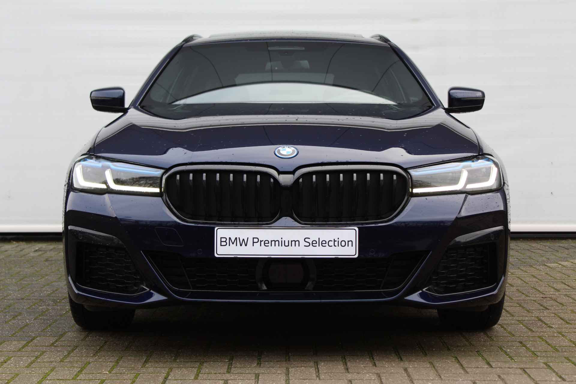 BMW 5 Serie Touring 530e xDrive High Executive M Sport Automaat / Panoramadak / Trekhaak / Sportstoelen / Laserlight / Active Steering / Gesture Control / Driving Assistant Professional - 15/35
