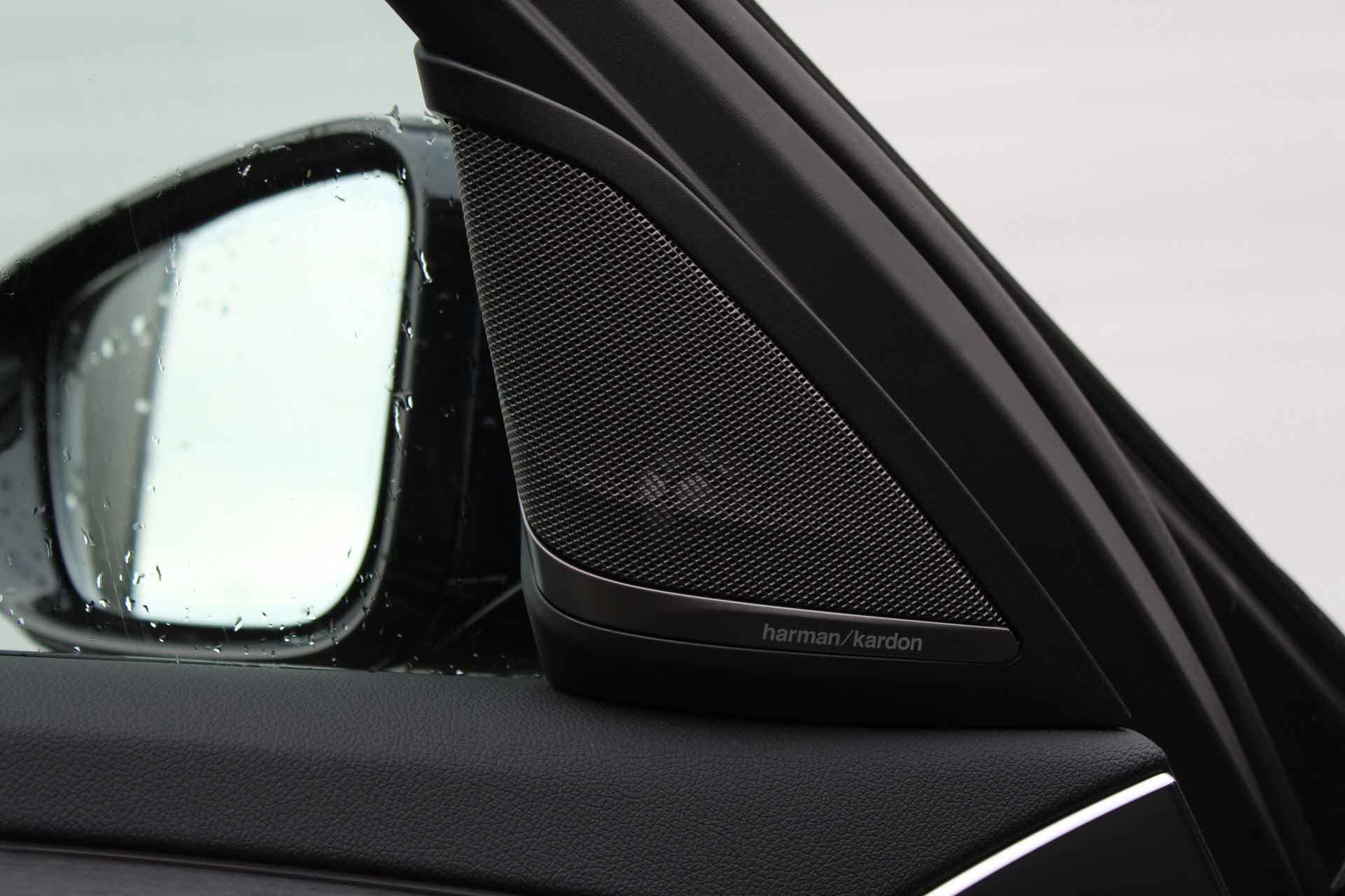 BMW 5 Serie Touring 530e xDrive High Executive M Sport Automaat / Panoramadak / Trekhaak / Sportstoelen / Laserlight / Active Steering / Gesture Control / Driving Assistant Professional - 22/35