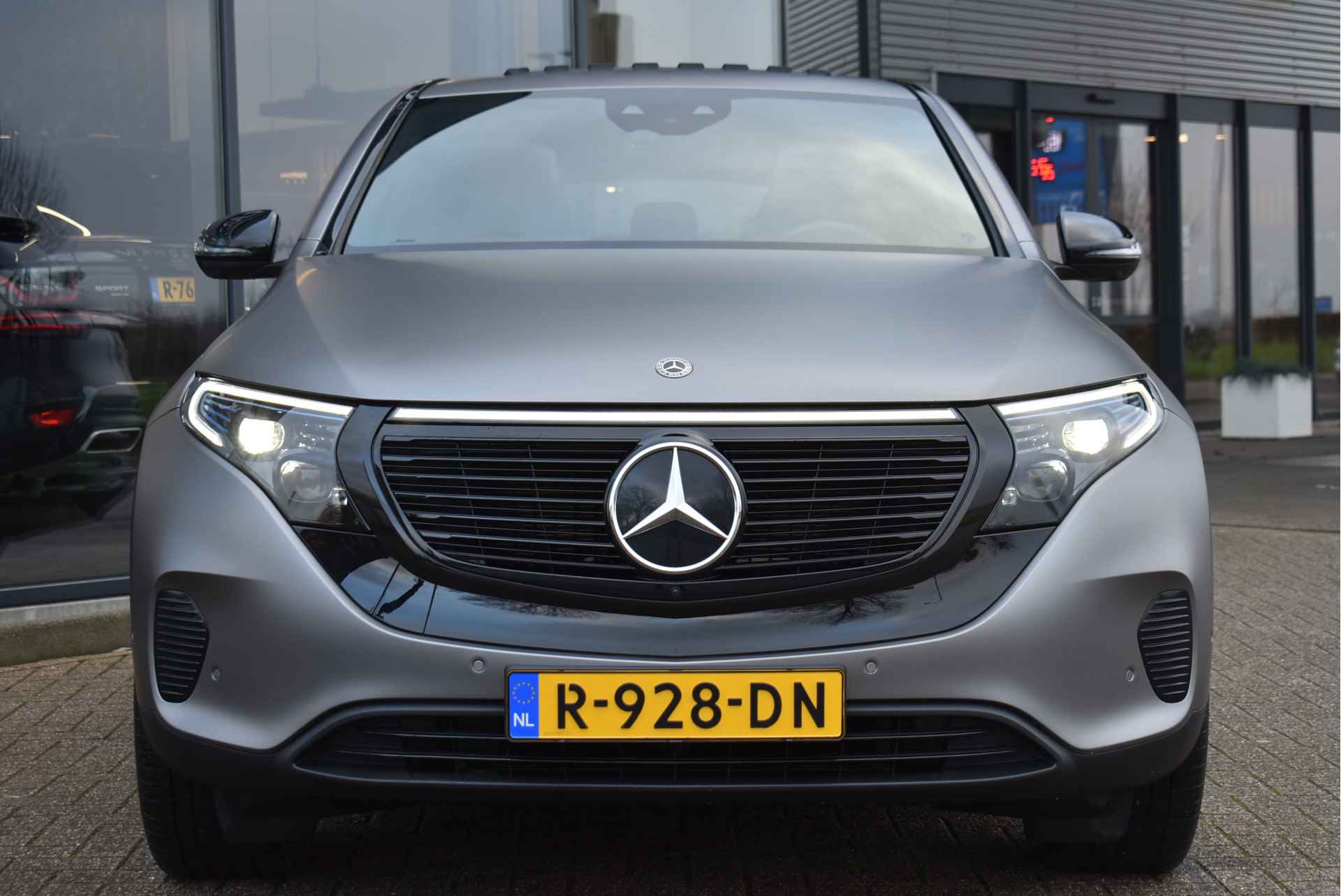 Mercedes-Benz EQC 400 4MATIC Premium Plus 80 kWh, Leder, Schuif-Kanteldak, Burmester, 360 Camera - 5/53