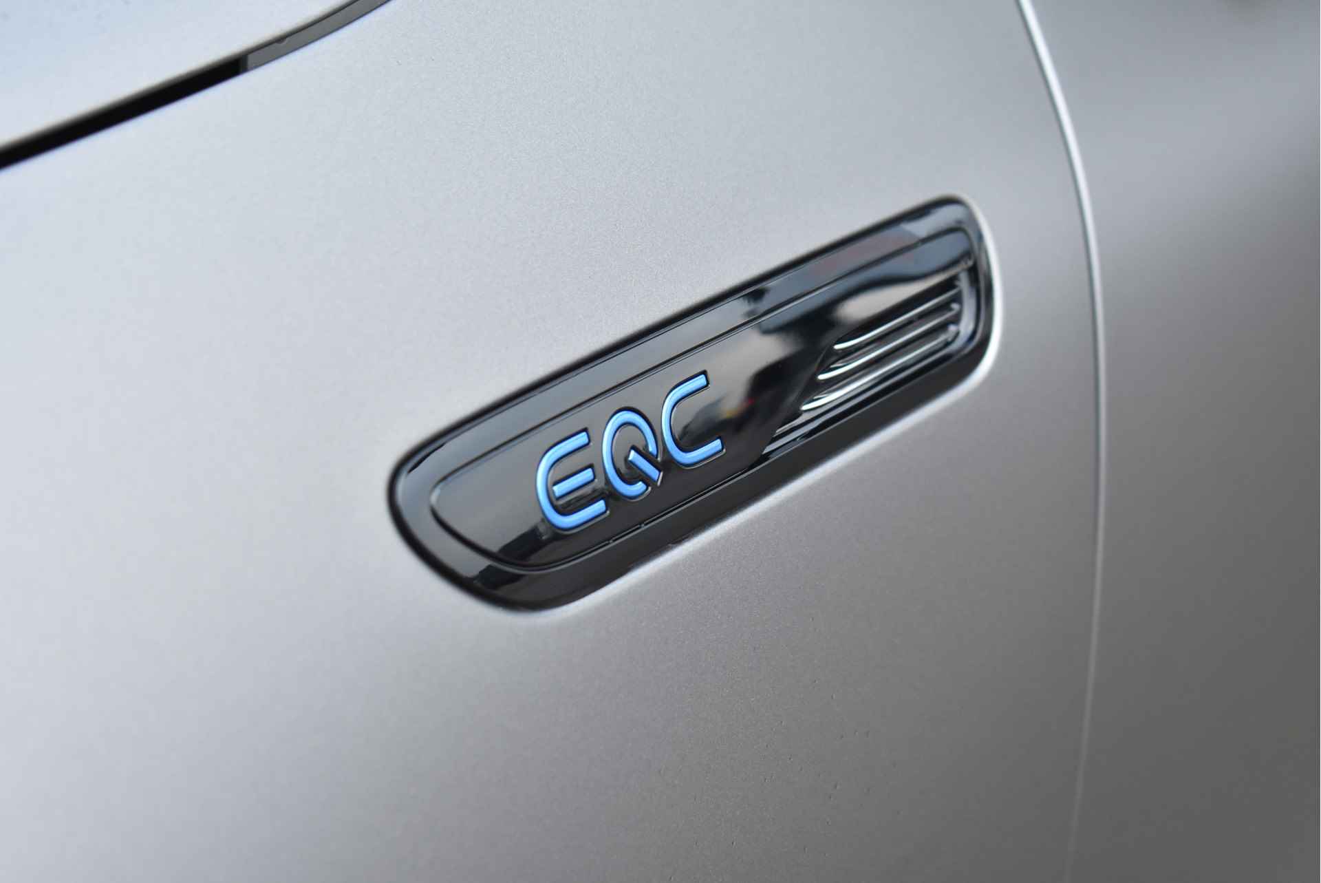 Mercedes-Benz EQC 400 4MATIC Premium Plus 80 kWh, Leder, Schuif-Kanteldak, Burmester, 360 Camera - 25/53