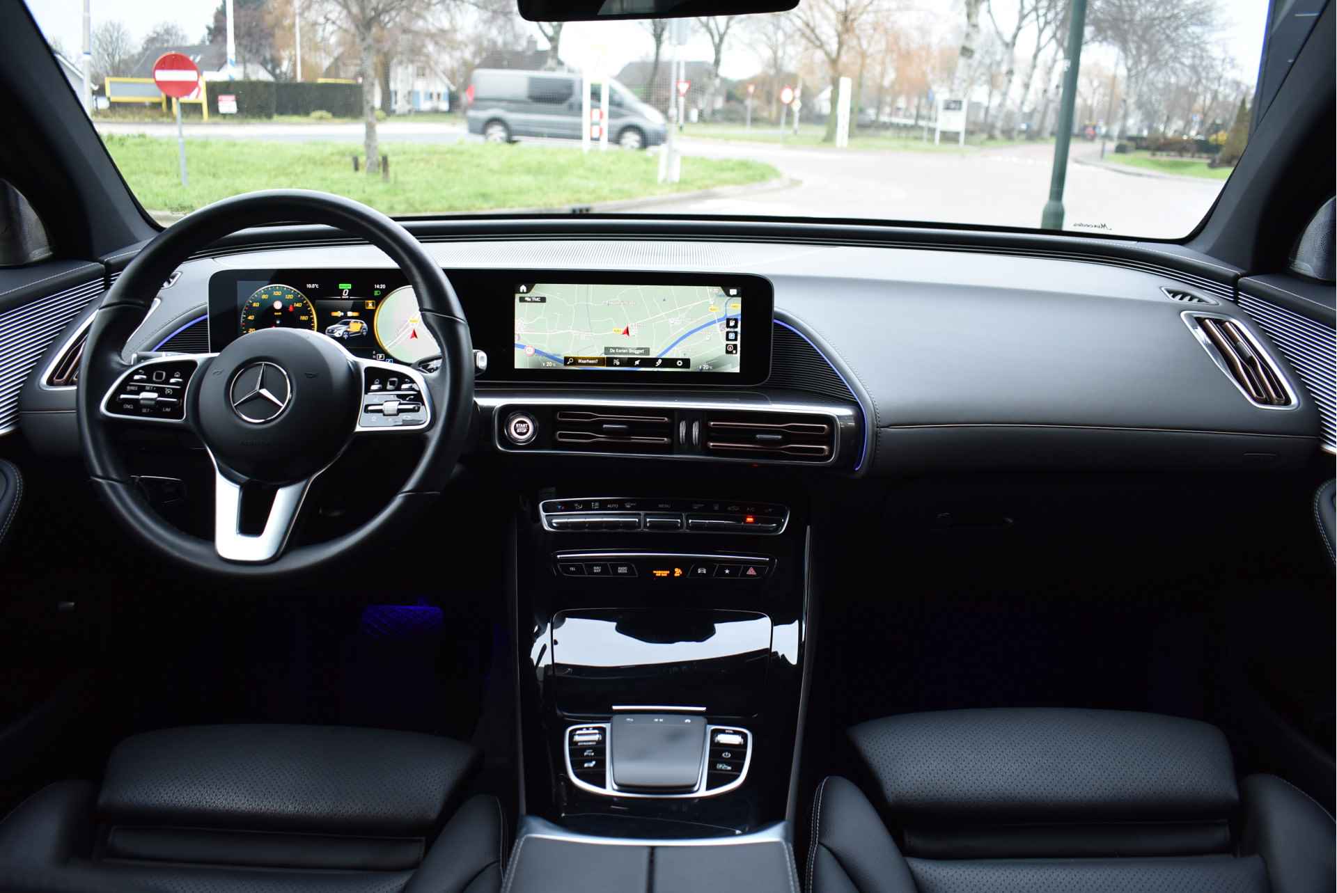 Mercedes-Benz EQC 400 4MATIC Premium Plus 80 kWh, Leder, Schuif-Kanteldak, Burmester, 360 Camera - 50/53