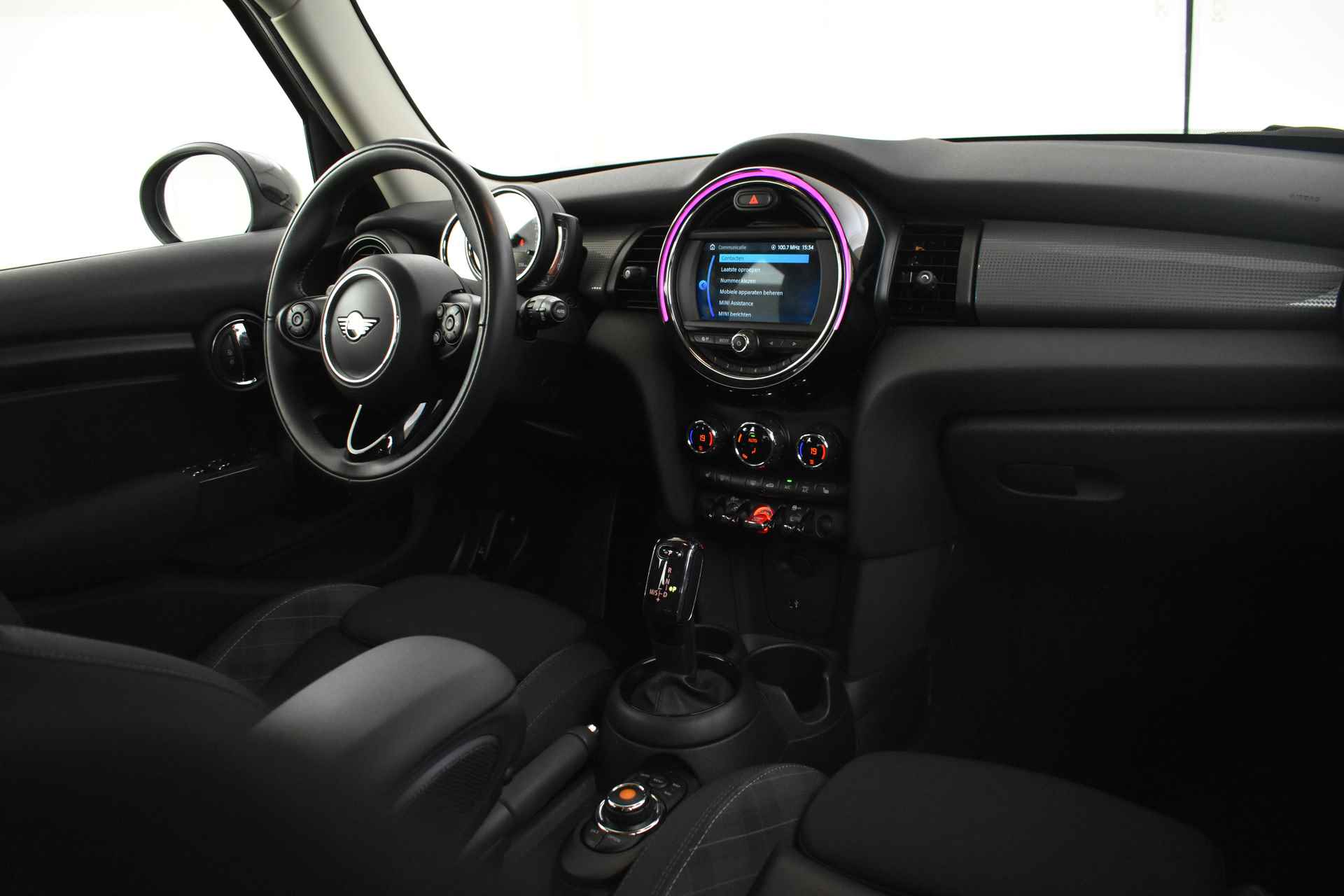 MINI Hatchback Cooper Automaat / LED / Comfort Access / Comfortstoelen / PDC achter / Stoelverwarming / Navigatie - 12/36