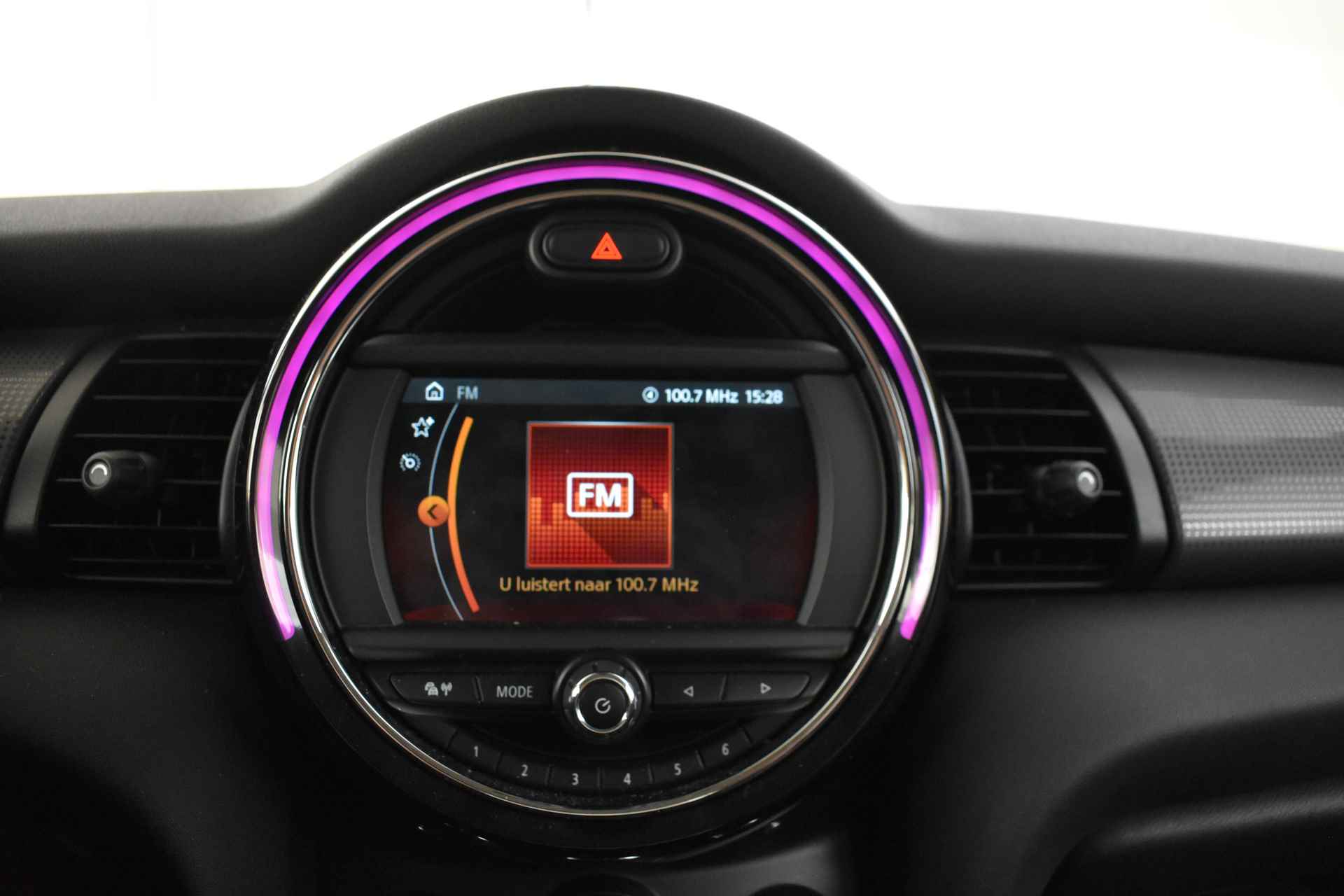 MINI Hatchback Cooper Automaat / LED / Comfort Access / Comfortstoelen / PDC achter / Stoelverwarming / Navigatie - 14/36