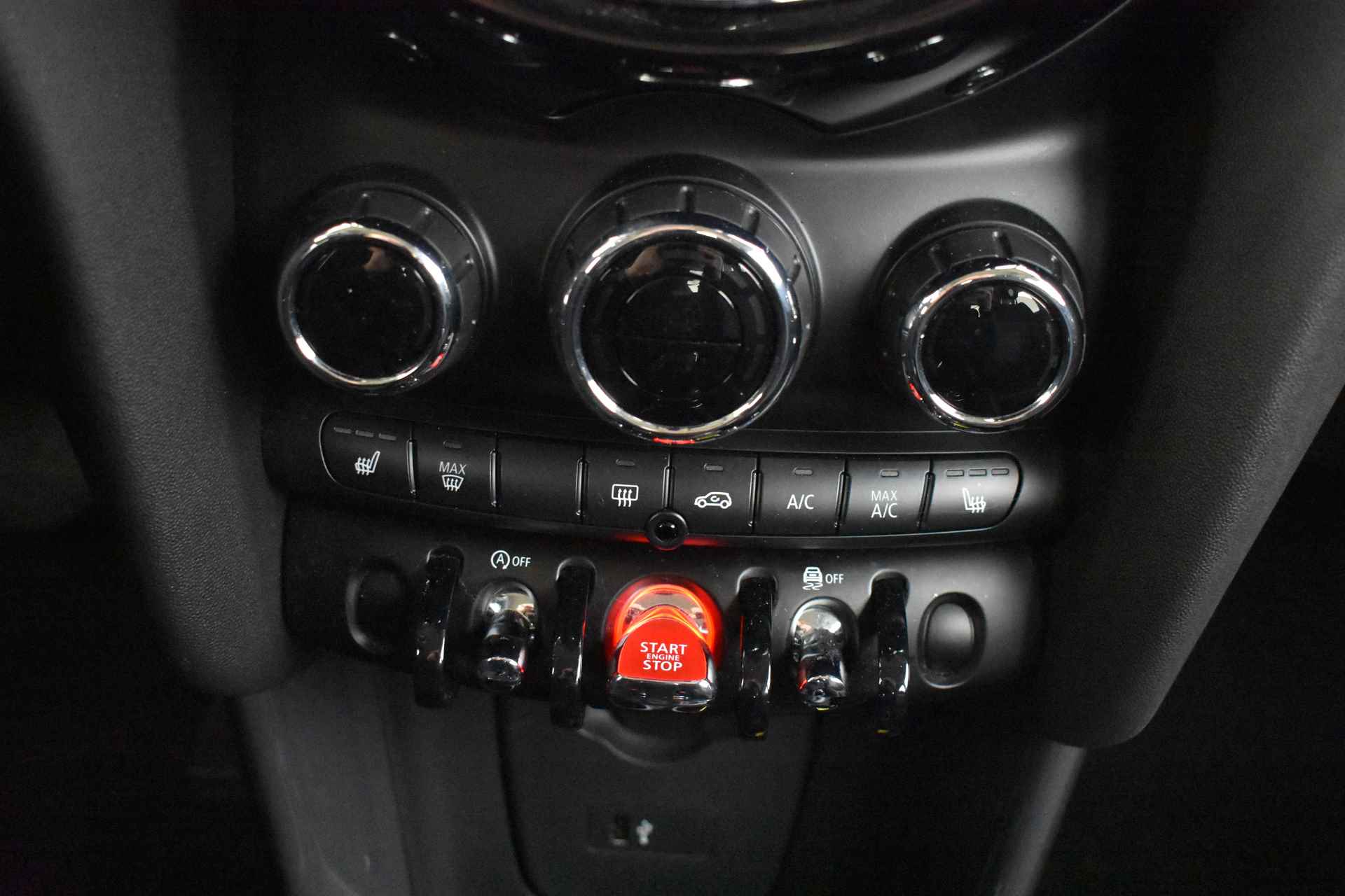MINI Hatchback Cooper Automaat / LED / Comfort Access / Comfortstoelen / PDC achter / Stoelverwarming / Navigatie - 16/36