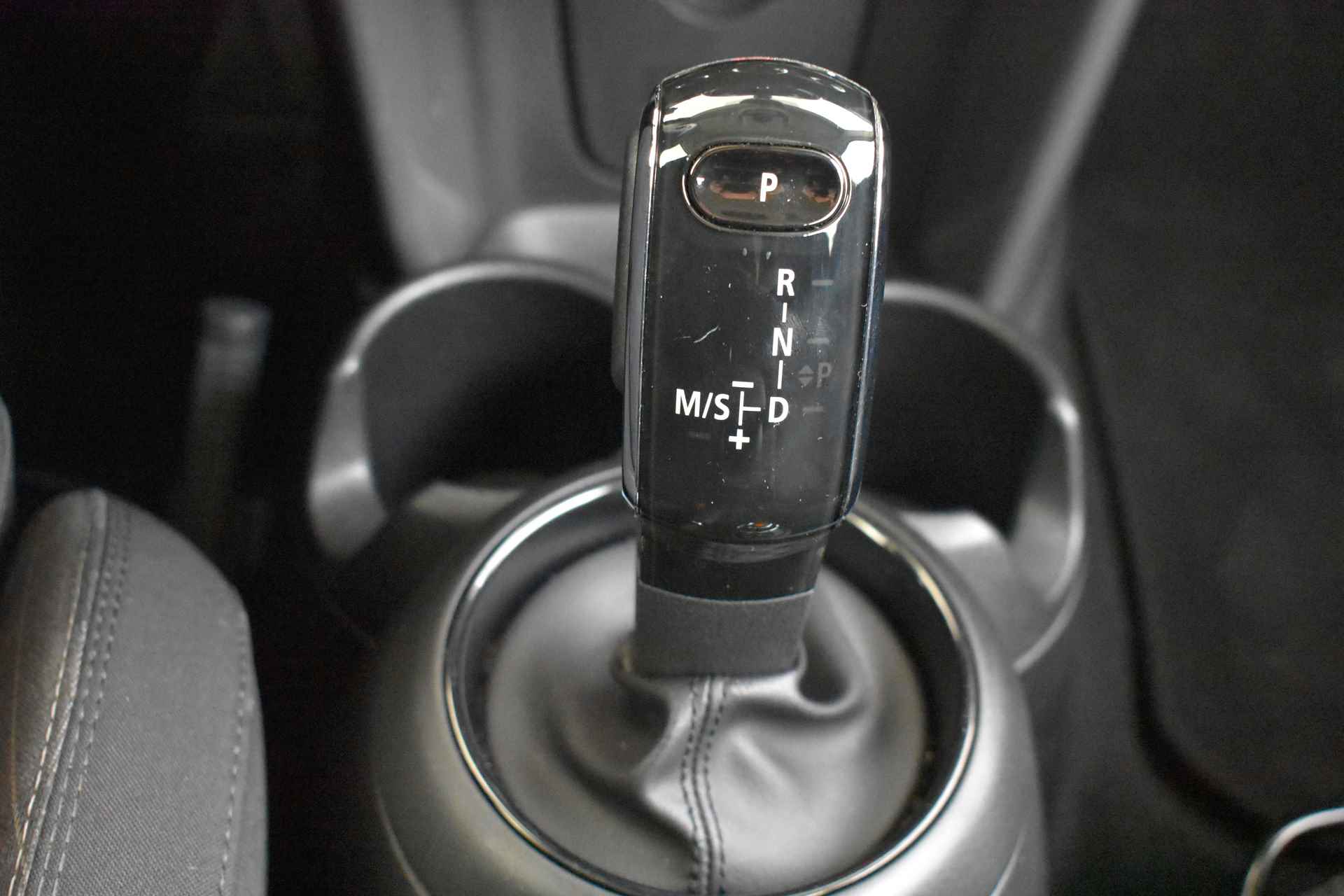 MINI Hatchback Cooper Automaat / LED / Comfort Access / Comfortstoelen / PDC achter / Stoelverwarming / Navigatie - 17/36