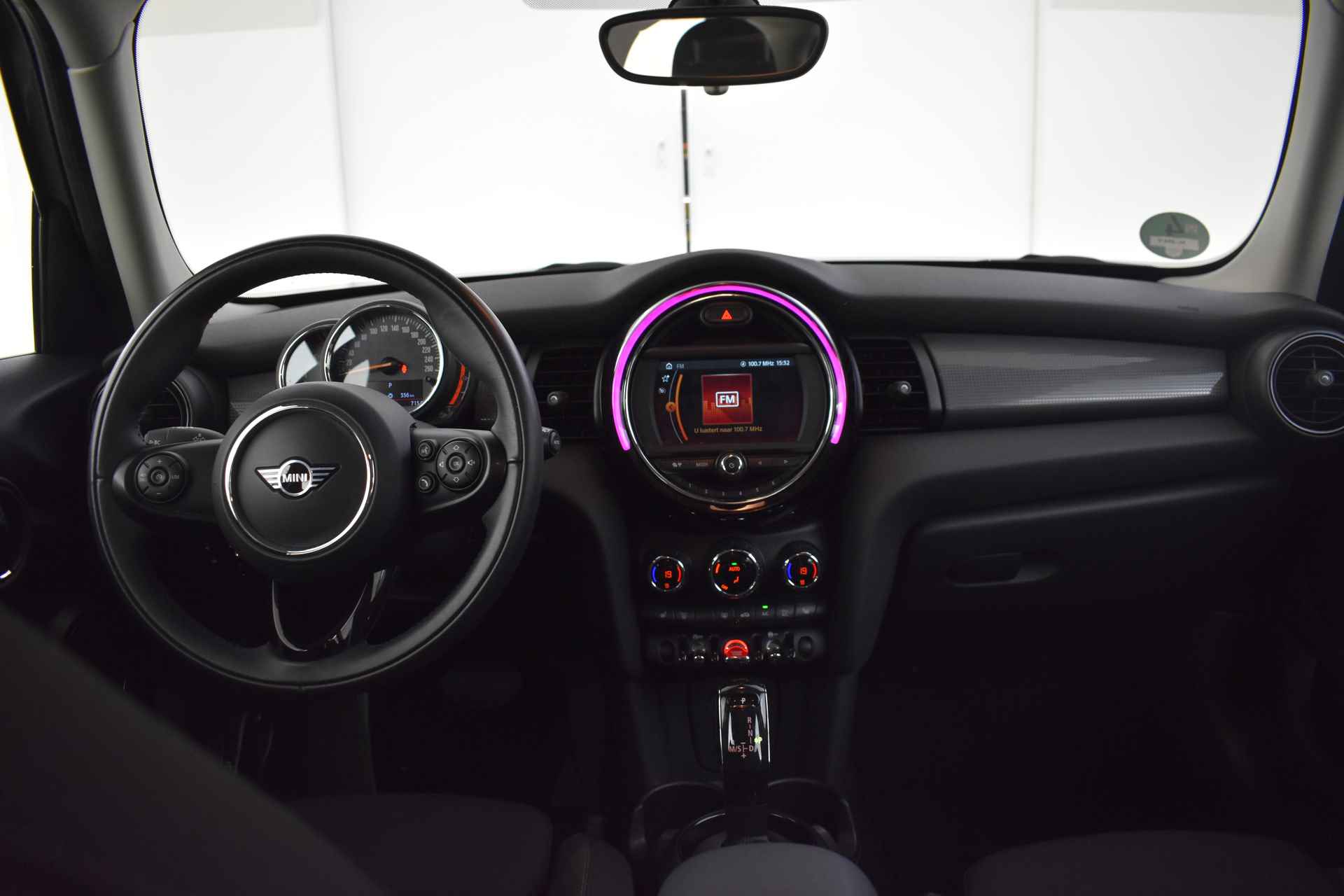 MINI Hatchback Cooper Automaat / LED / Comfort Access / Comfortstoelen / PDC achter / Stoelverwarming / Navigatie - 22/36