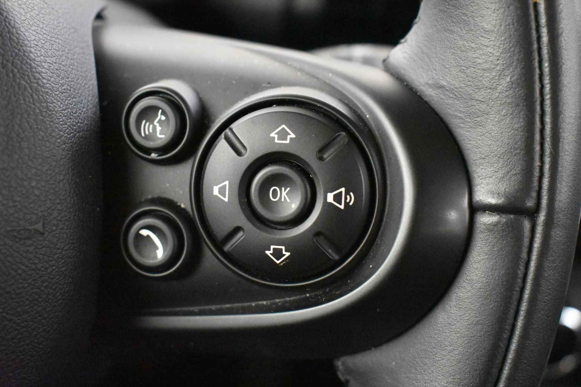 MINI Hatchback Cooper Automaat / LED / Comfort Access / Comfortstoelen / PDC achter / Stoelverwarming / Navigatie - 24/36