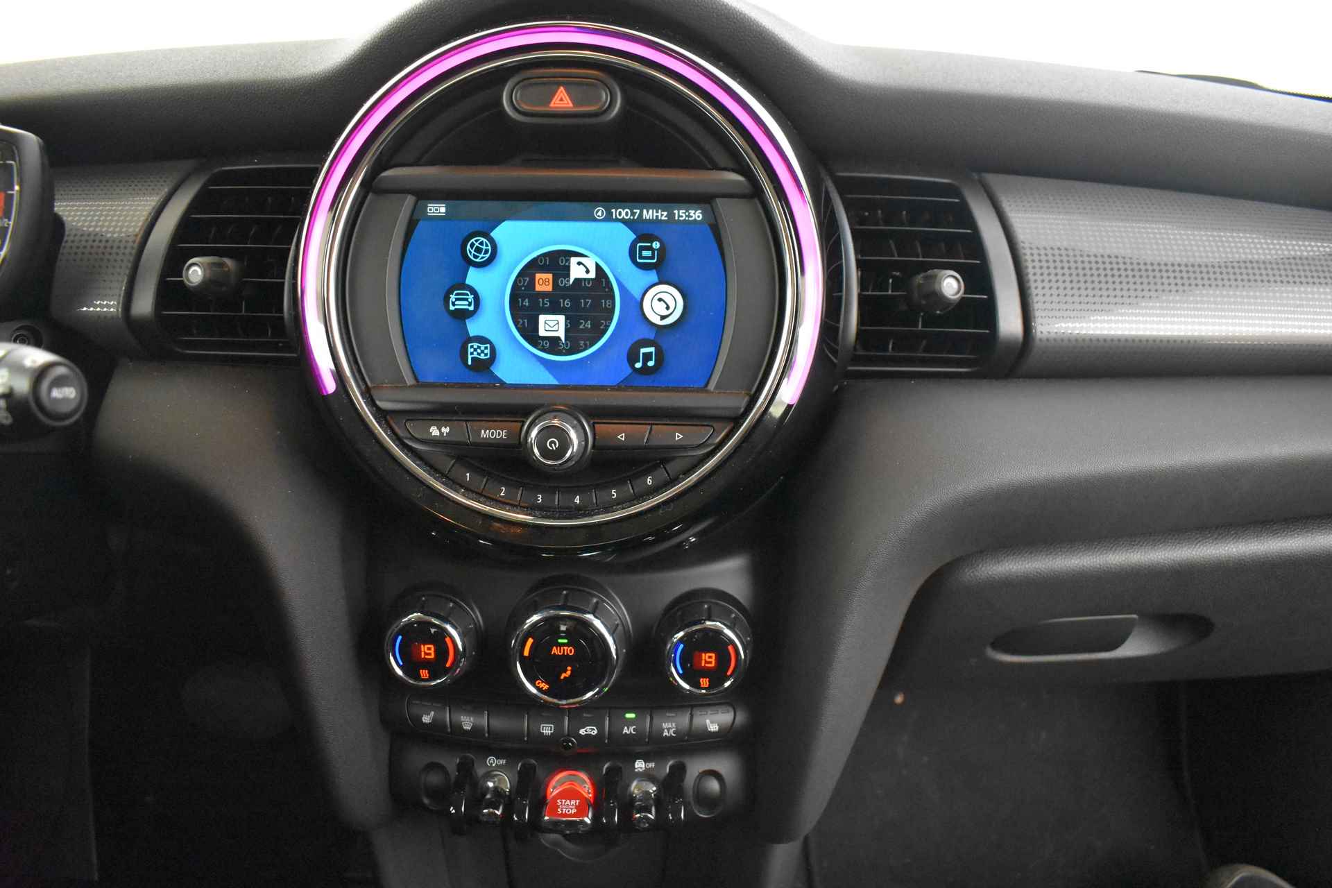 MINI Hatchback Cooper Automaat / LED / Comfort Access / Comfortstoelen / PDC achter / Stoelverwarming / Navigatie - 26/36