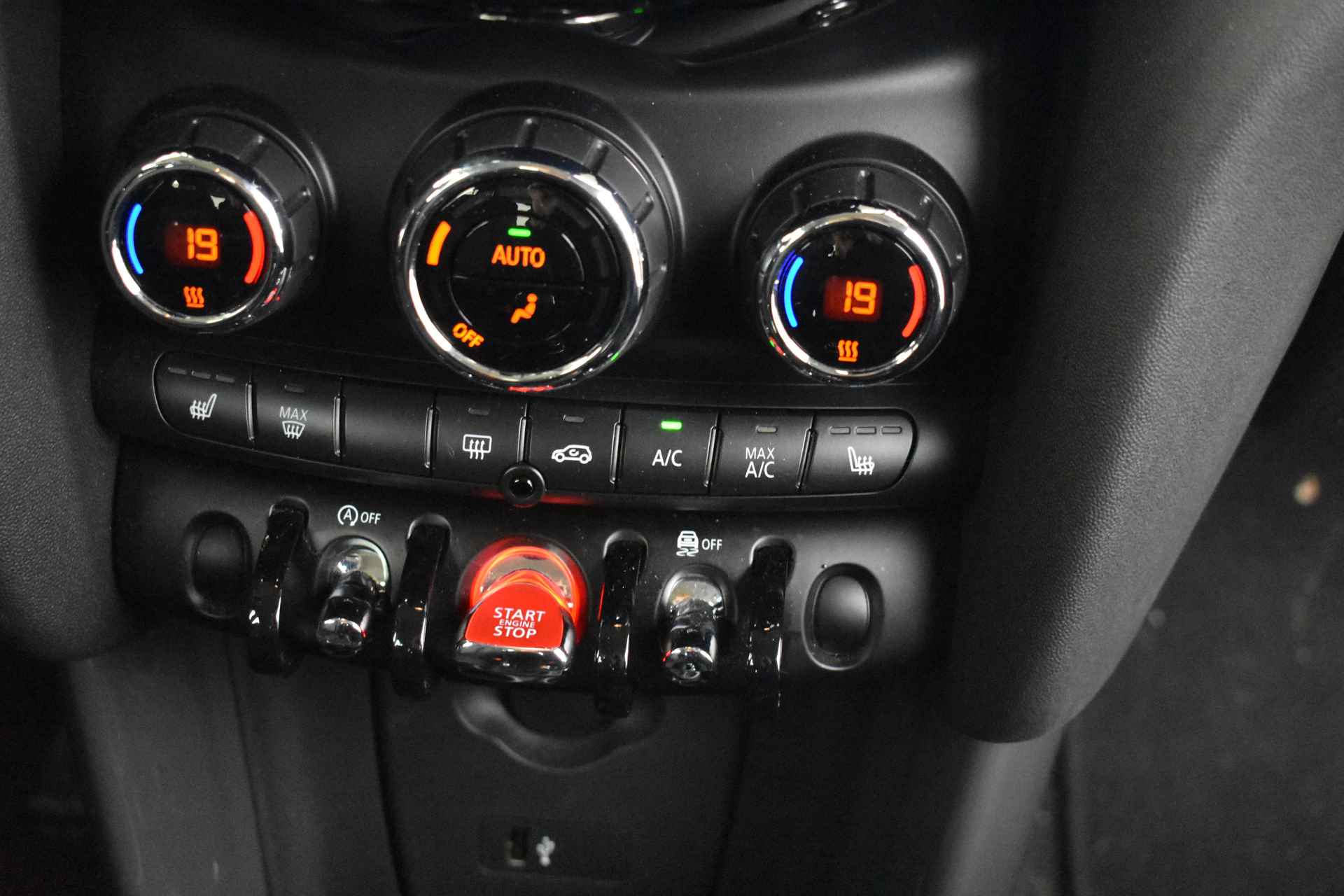 MINI Hatchback Cooper Automaat / LED / Comfort Access / Comfortstoelen / PDC achter / Stoelverwarming / Navigatie - 27/36