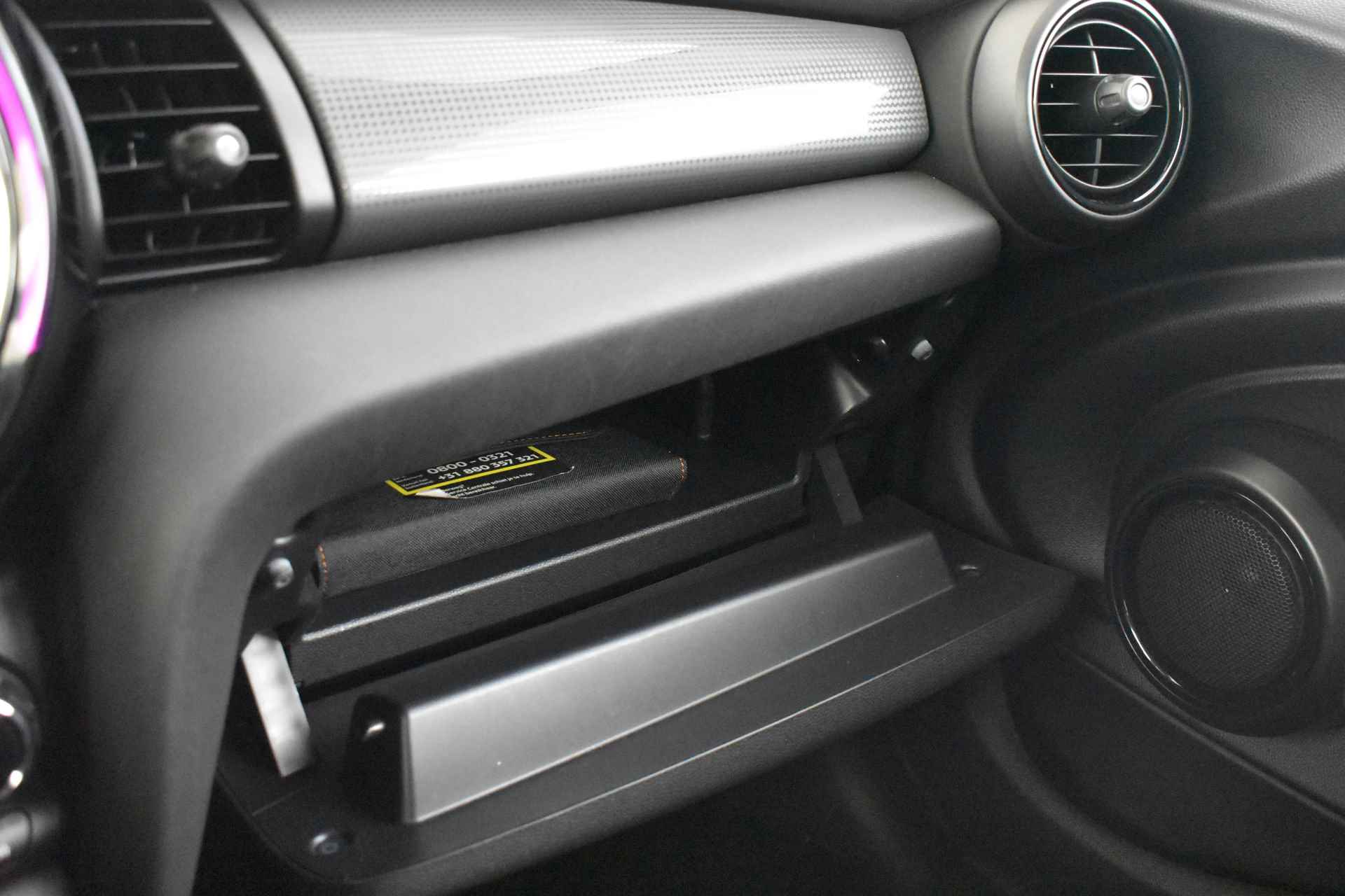 MINI Hatchback Cooper Automaat / LED / Comfort Access / Comfortstoelen / PDC achter / Stoelverwarming / Navigatie - 33/36