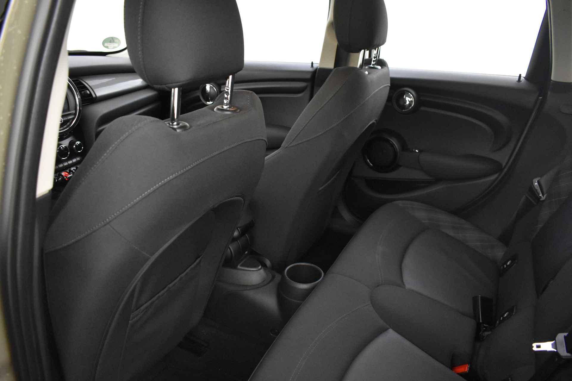 MINI Hatchback Cooper Automaat / LED / Comfort Access / Comfortstoelen / PDC achter / Stoelverwarming / Navigatie - 34/36